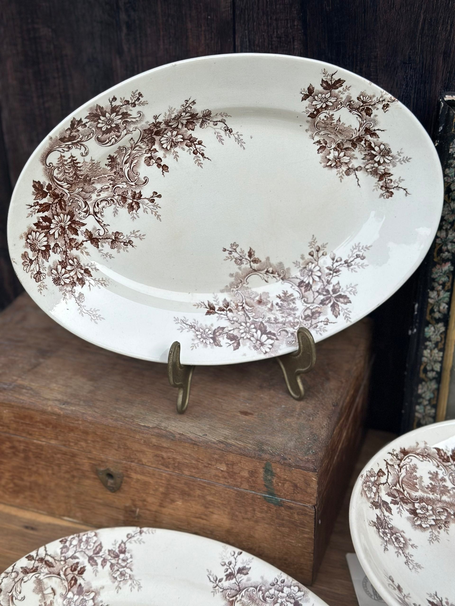 Reserved - Compote bowl €80 and two oval dishes (€72 and €78) Choisy Le Roi Pompadour model