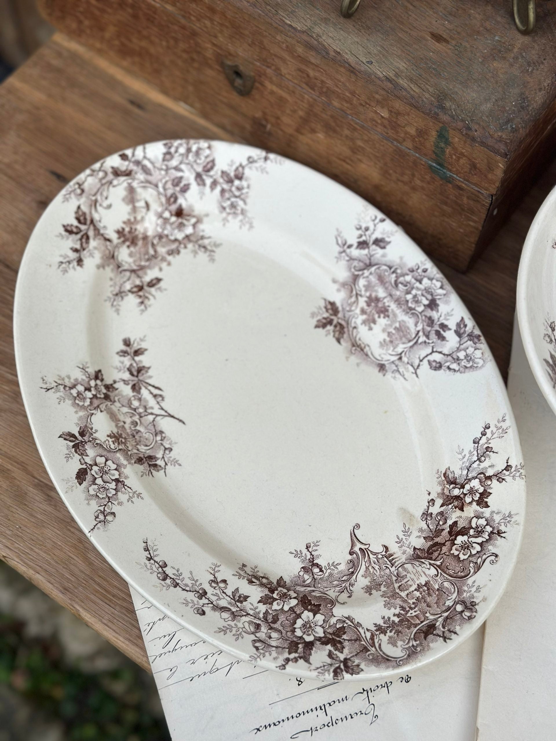 Reserved - Compote bowl €80 and two oval dishes (€72 and €78) Choisy Le Roi Pompadour model