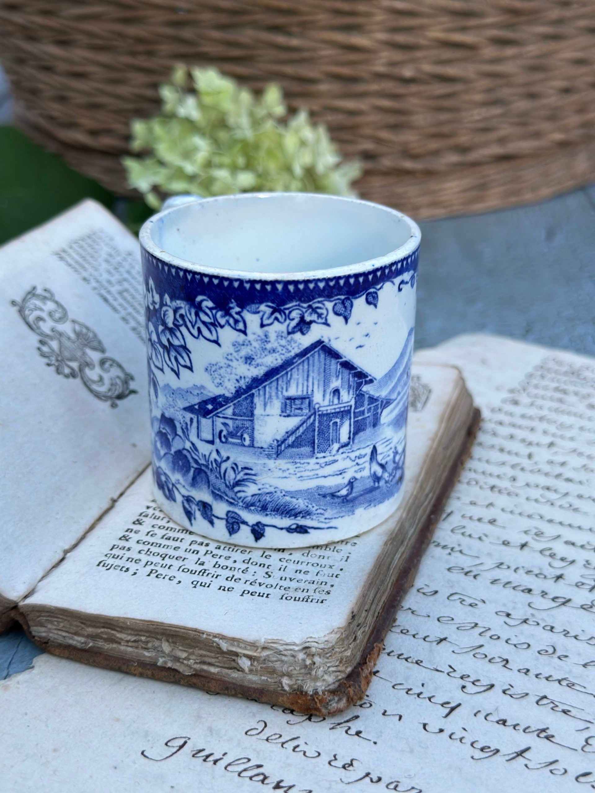 Creil and Montereau coffee cup, 19th century