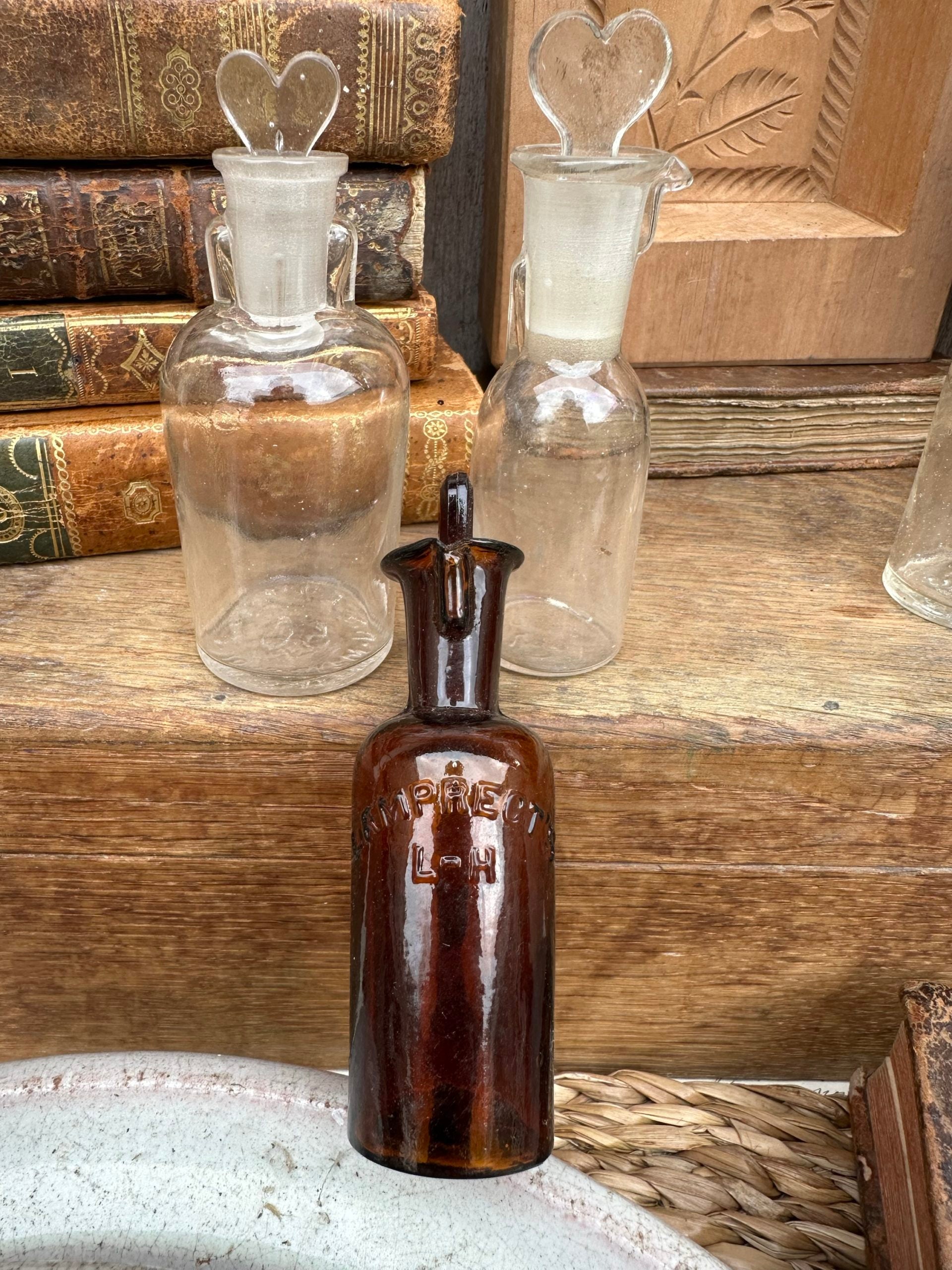 Set of 4 mini apothecary bottles, different shapes, heart-shaped stoppers