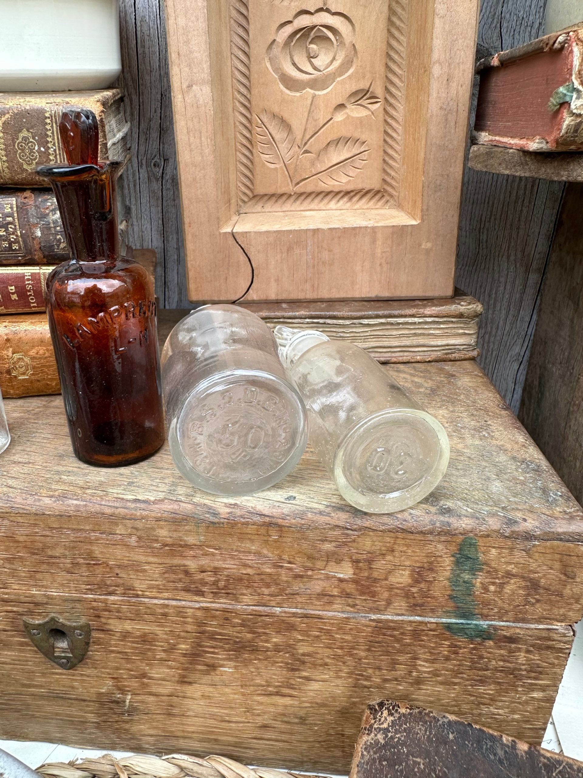 Set of 4 mini apothecary bottles, different shapes, heart-shaped stoppers