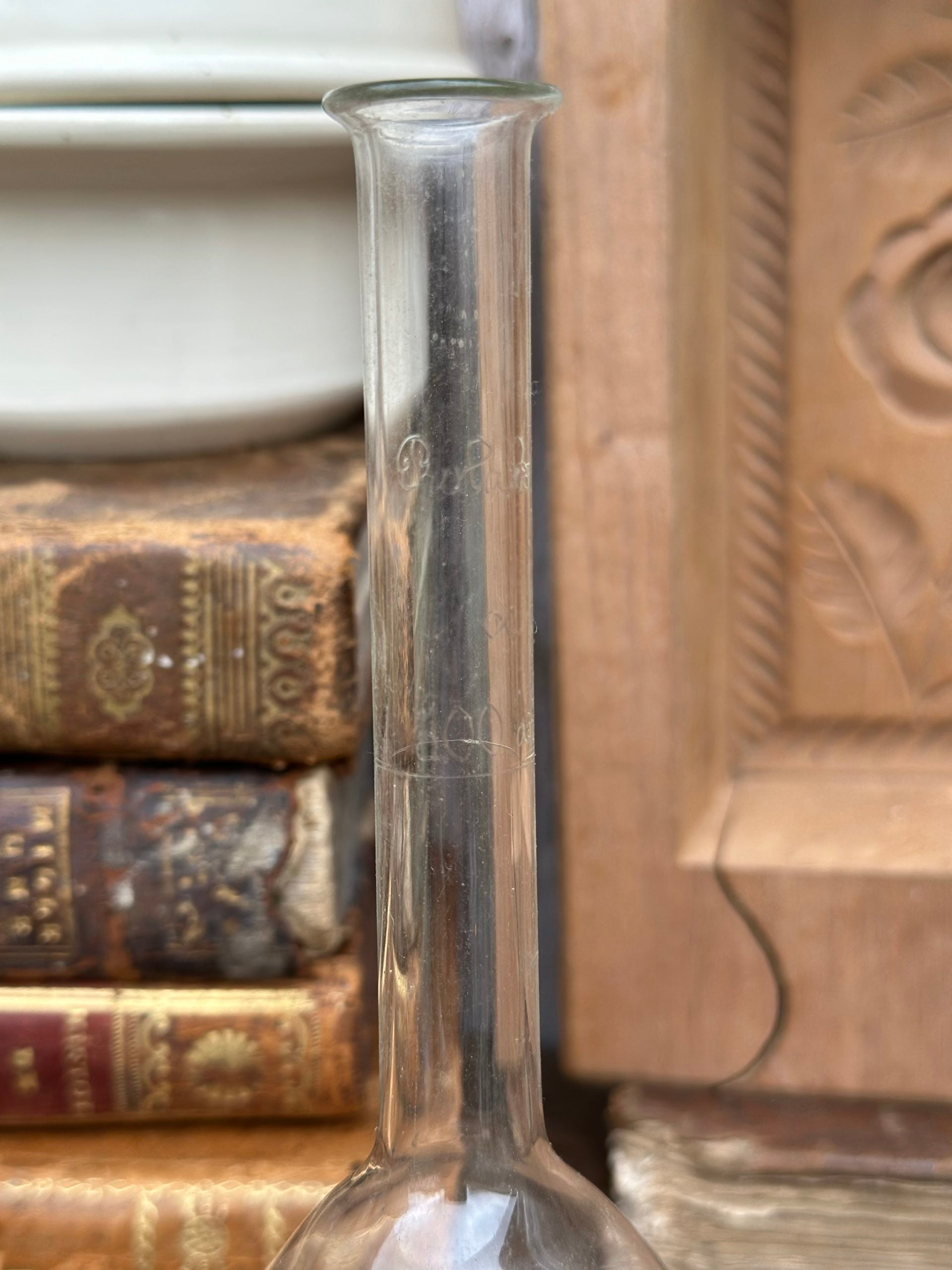 Deux petits flacons volumétriques