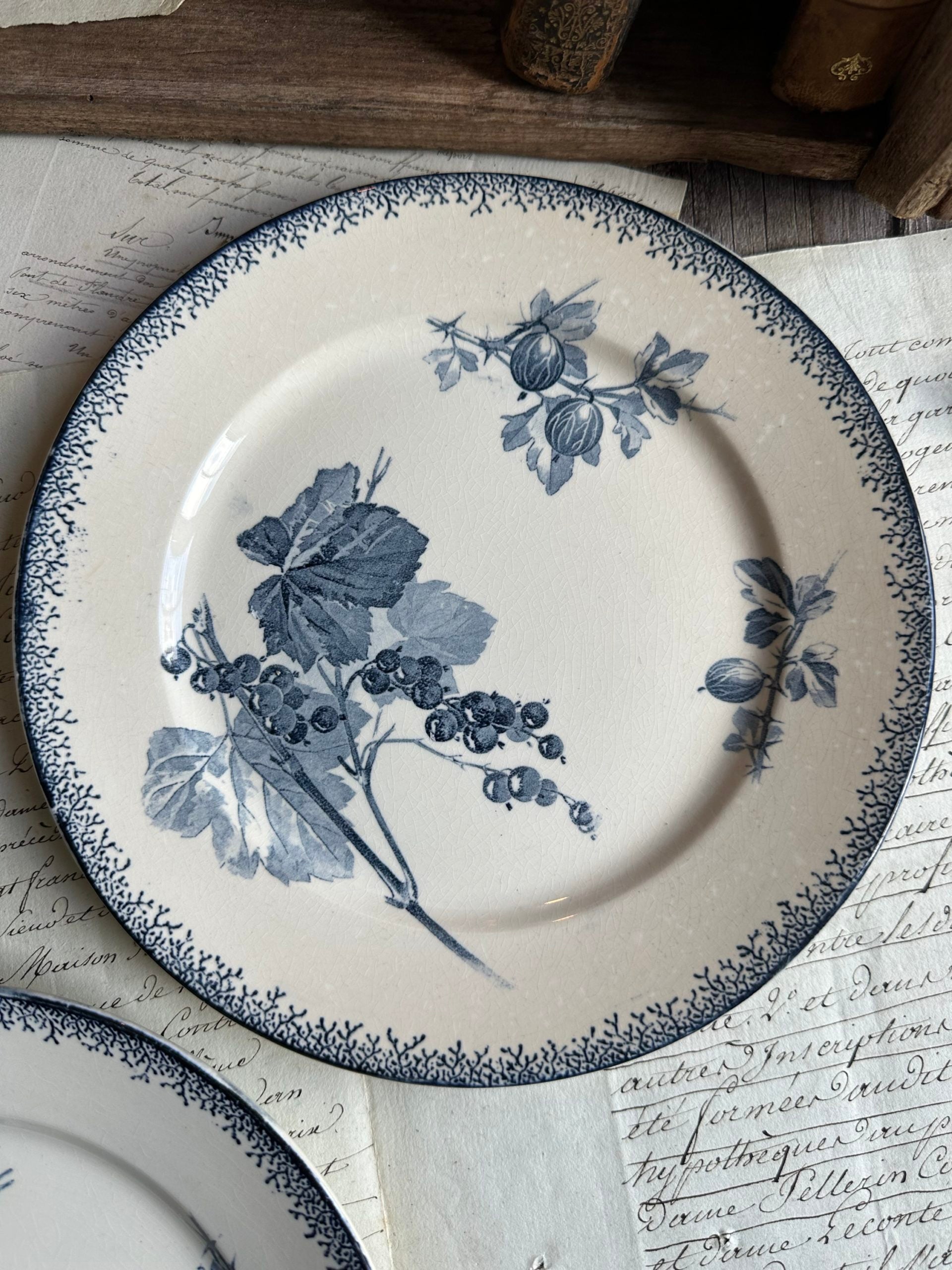 Suite de 6 assiettes à dessert Sarreguemines modèle Groseilles