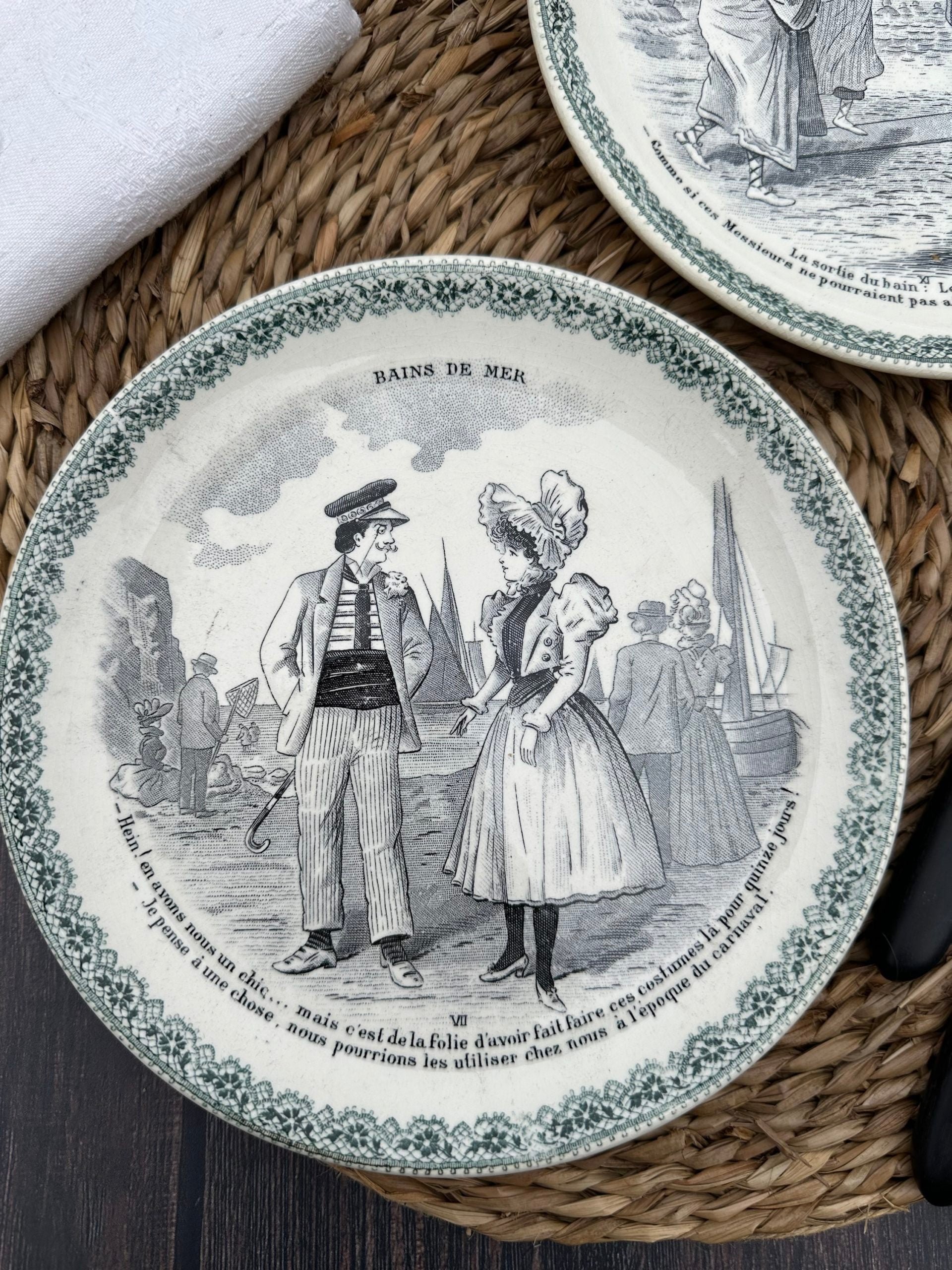 Deux assiettes parlantes Choisy le Roi modèle Bains de Mer, XIXème