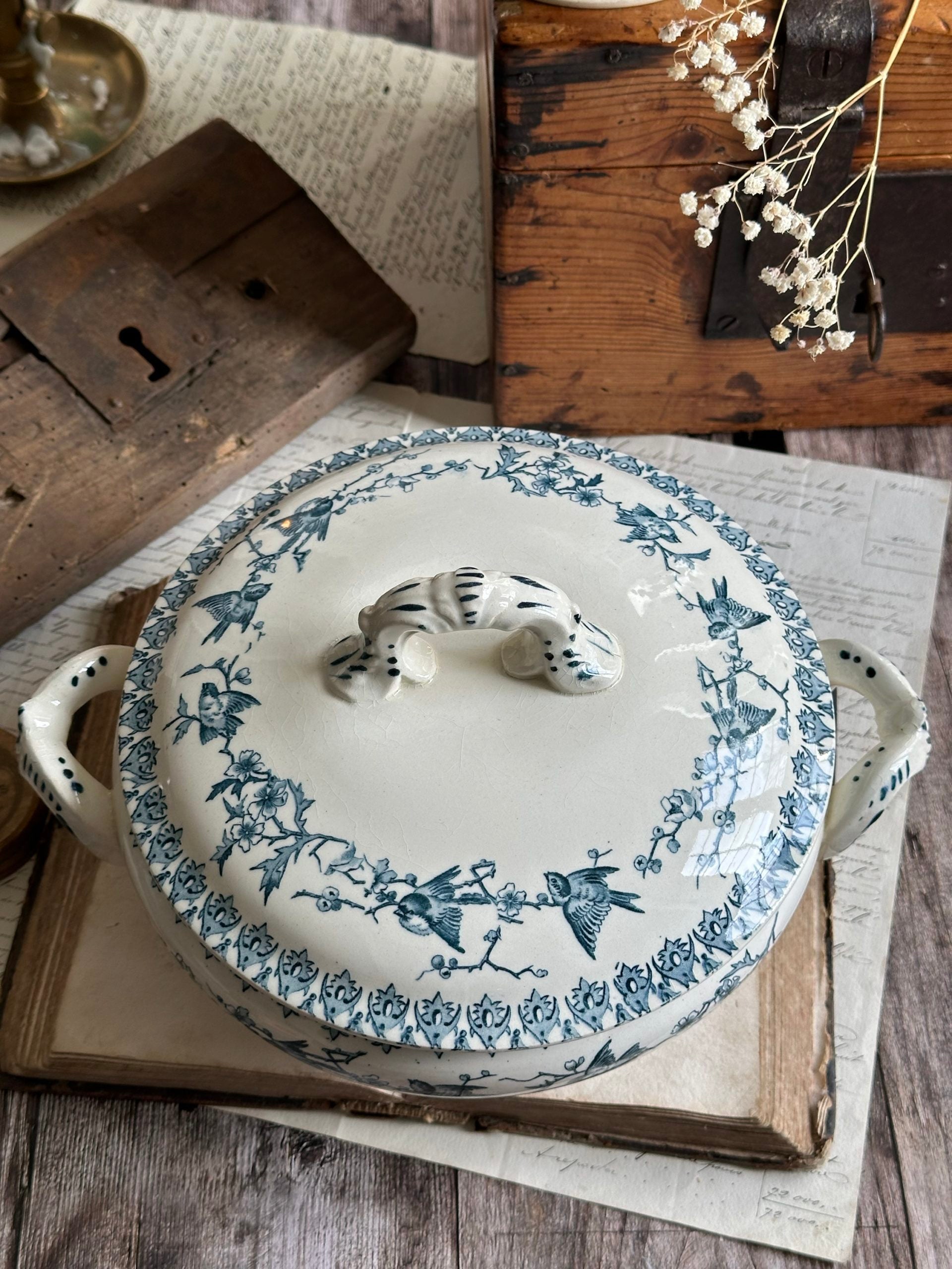 Choisy le Roi vegetable tureen, Lyonnais pattern