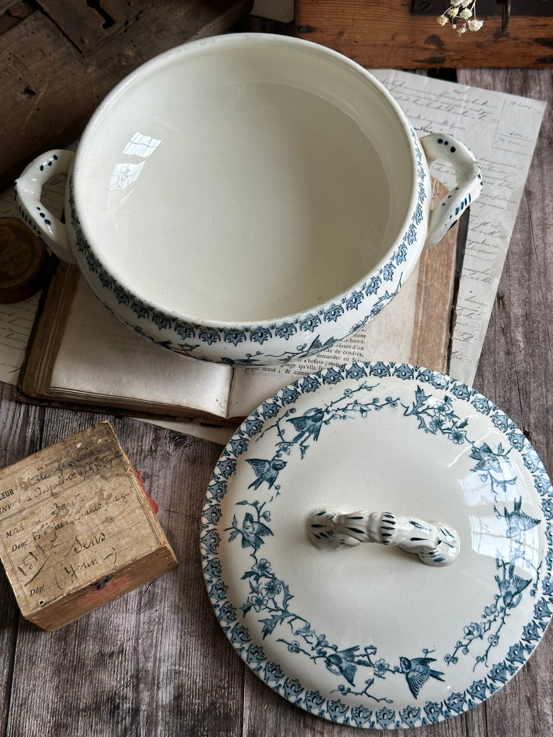 Choisy le Roi vegetable tureen, Lyonnais pattern