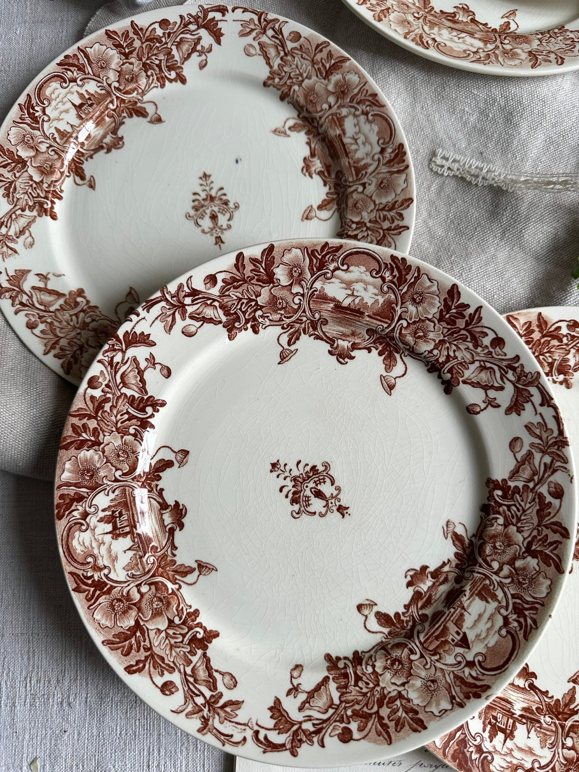 II. Suite de 6 assiettes à dessert Badonviller modèle Marine