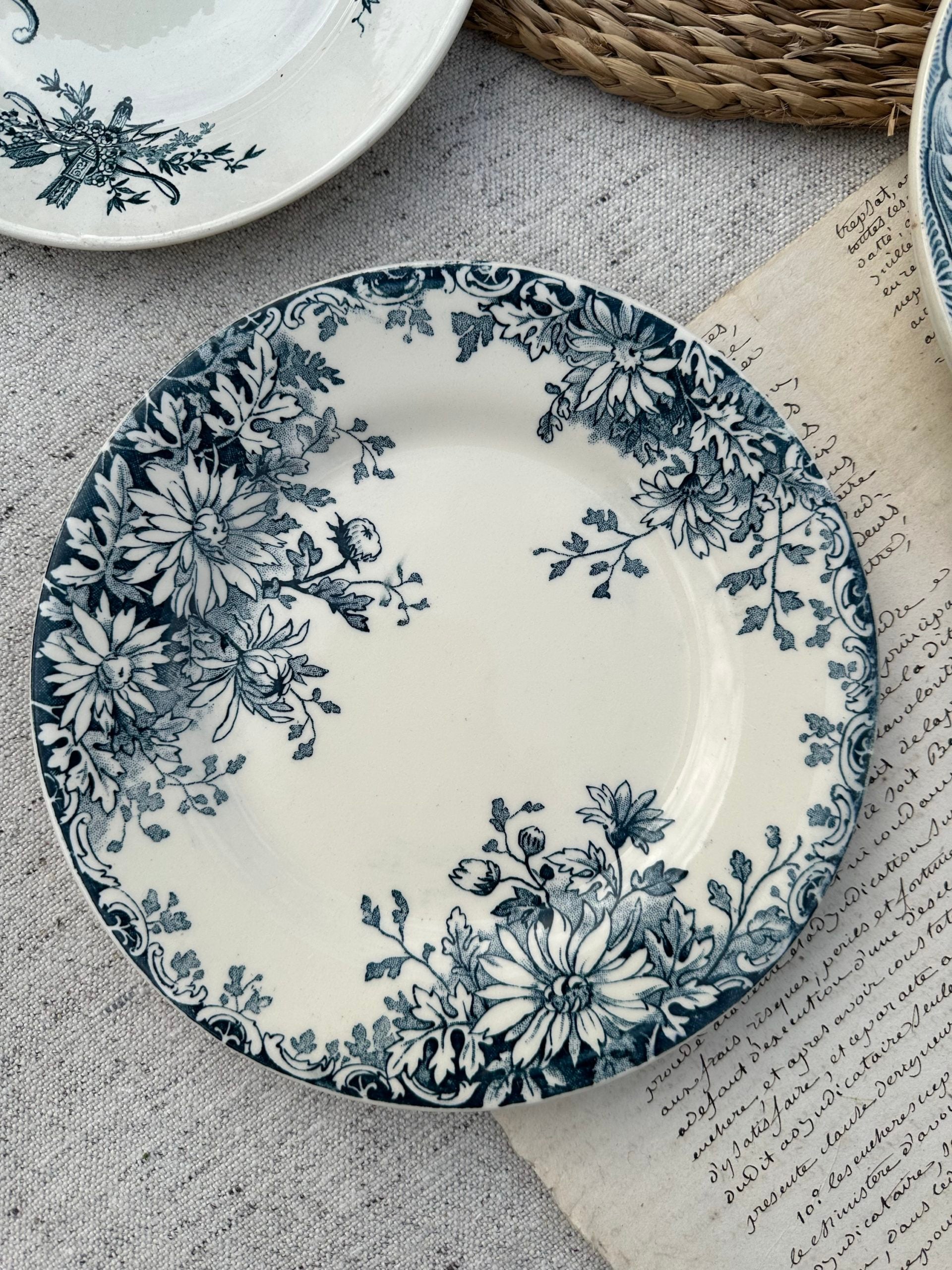 I. Set of 6 mismatched dessert plates