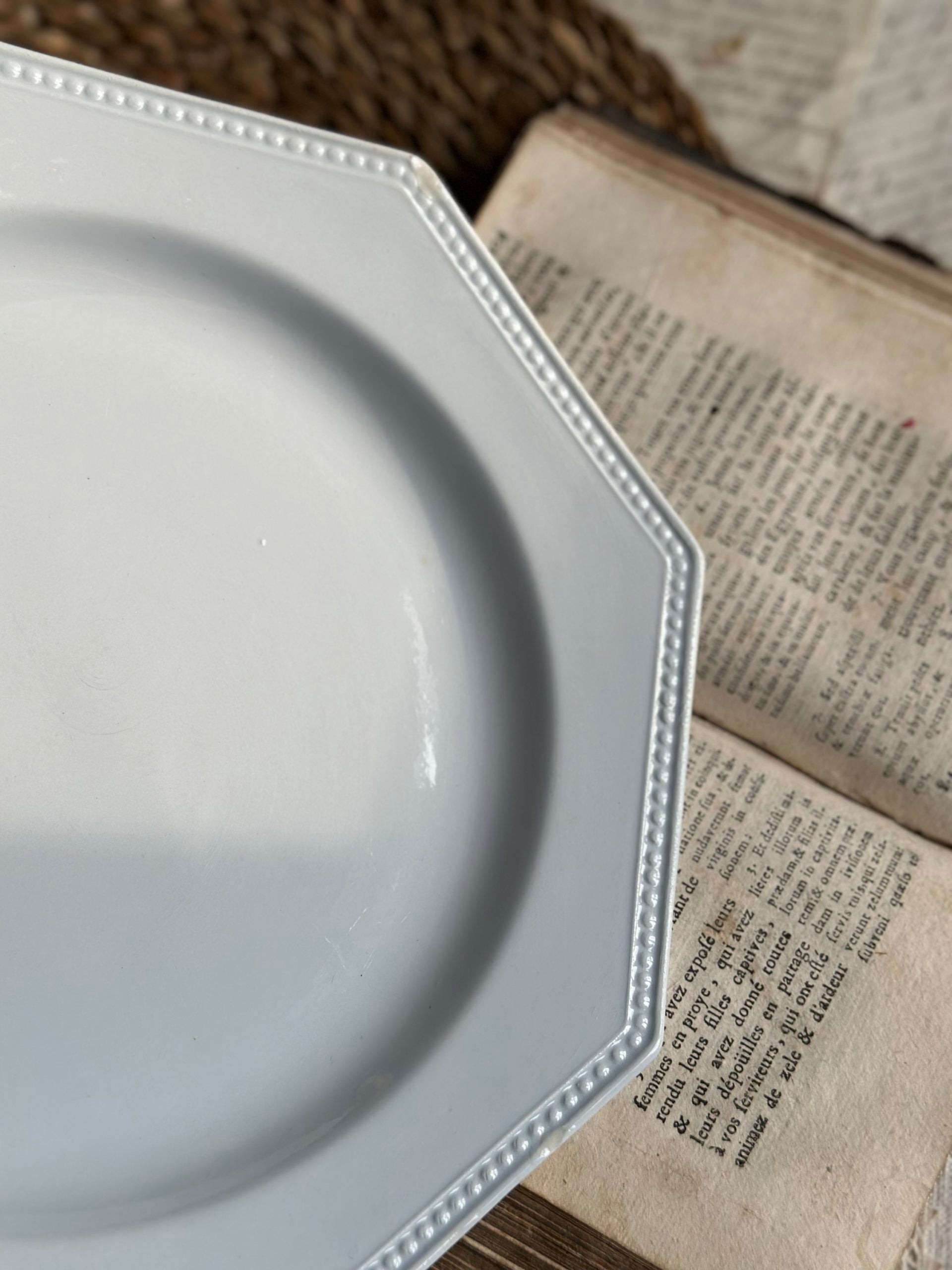 2. Assiette plate octogonale Montereau perle, bleuté  - début XIXème