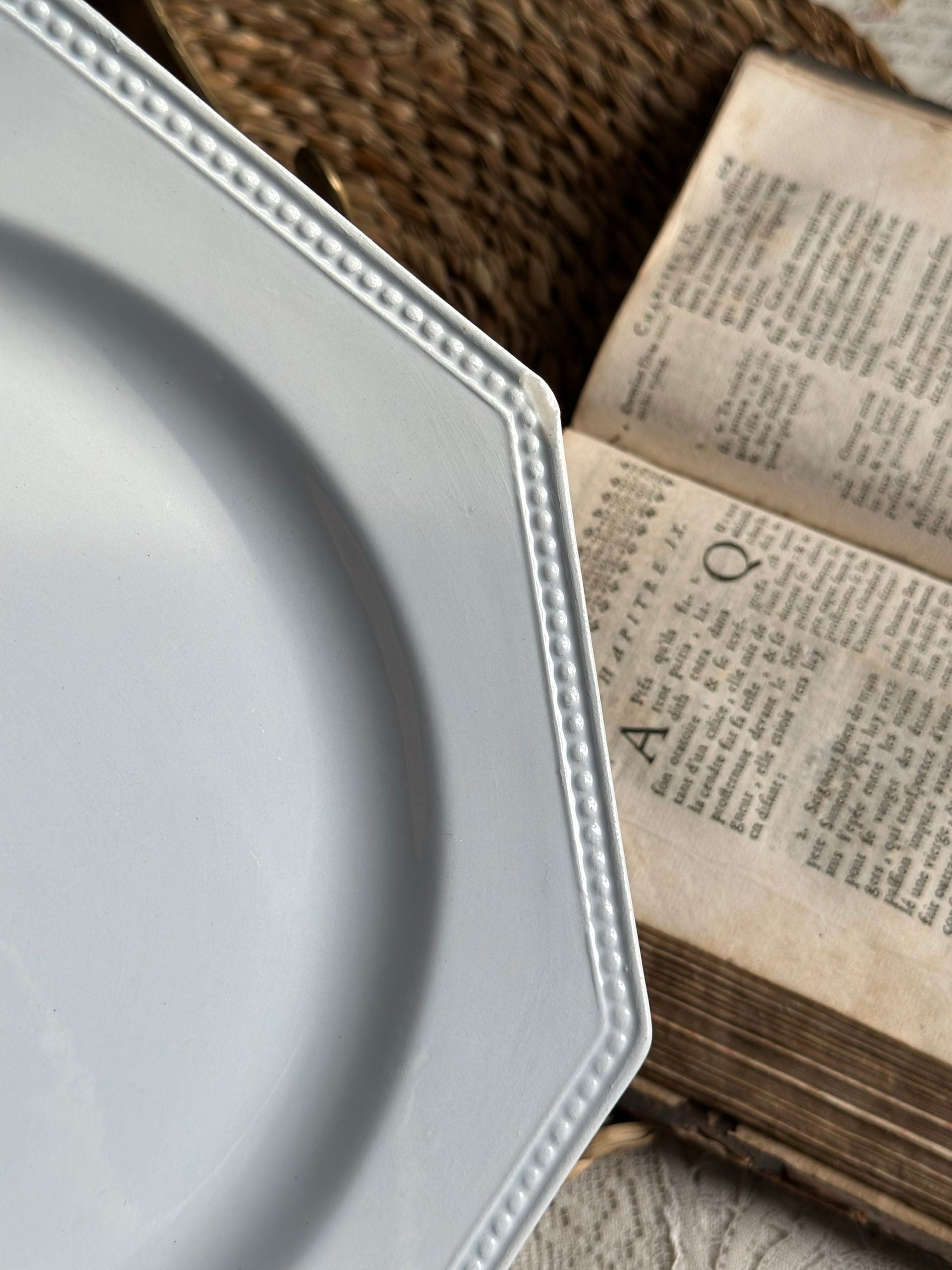 2. Assiette plate octogonale Montereau perle, bleuté  - début XIXème