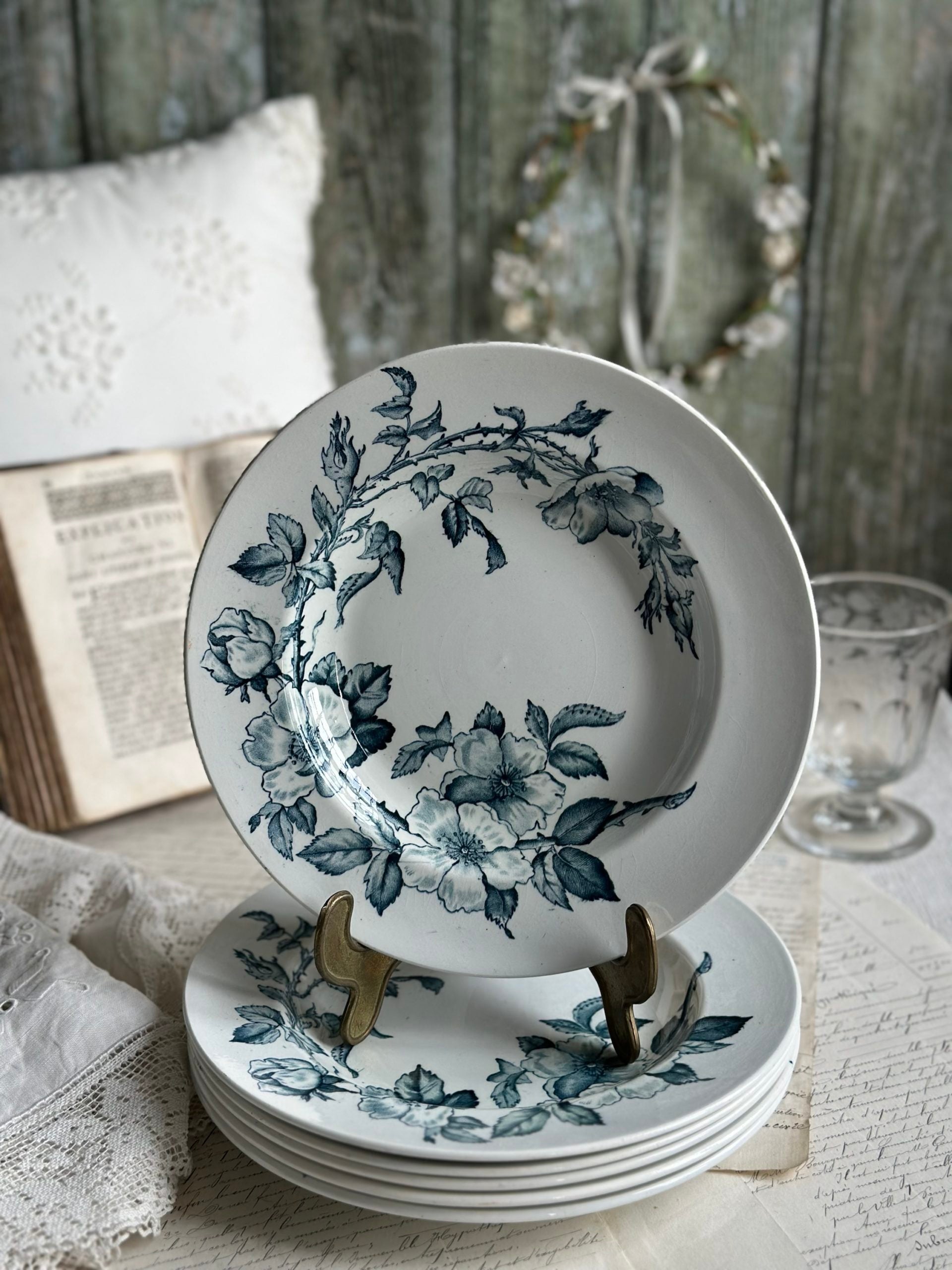 Set of 6 Creil and Montereau Rosa pattern soup plates