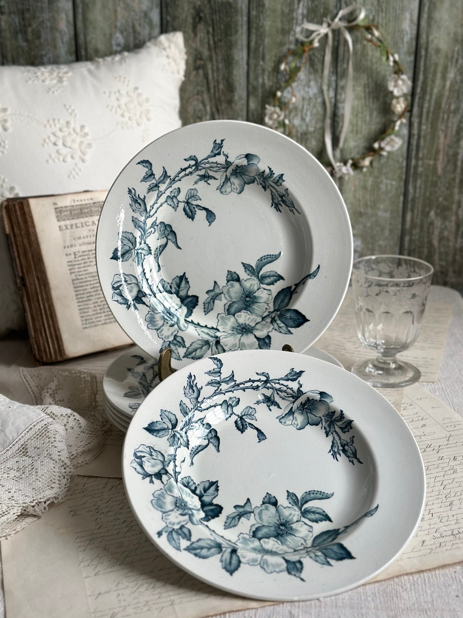 Set of 6 Creil and Montereau Rosa pattern soup plates