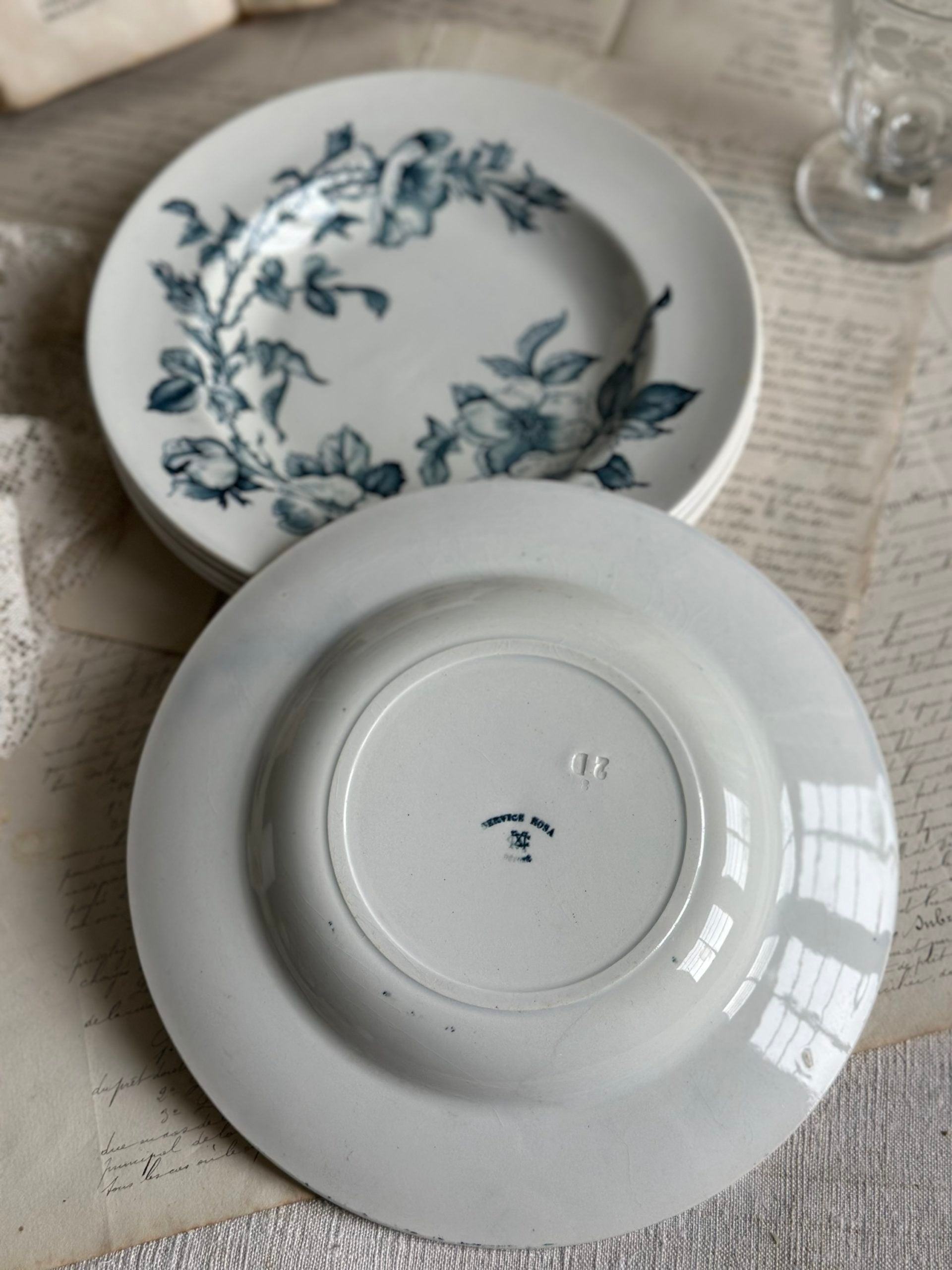 Suite de 5 assiettes creuses Creil et Montereau modèle Rosa
