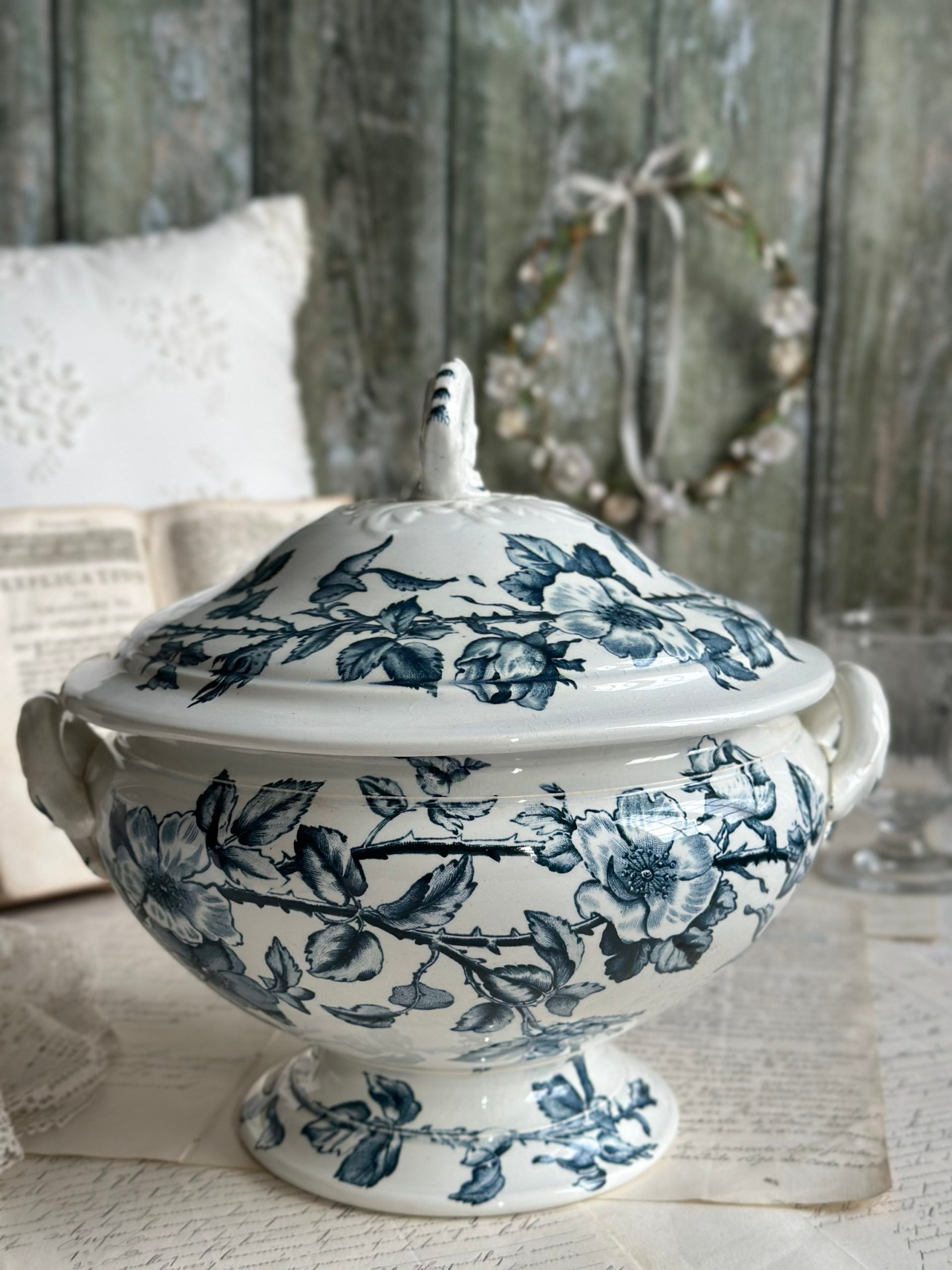 Creil and Montereau Rosa model soup tureen