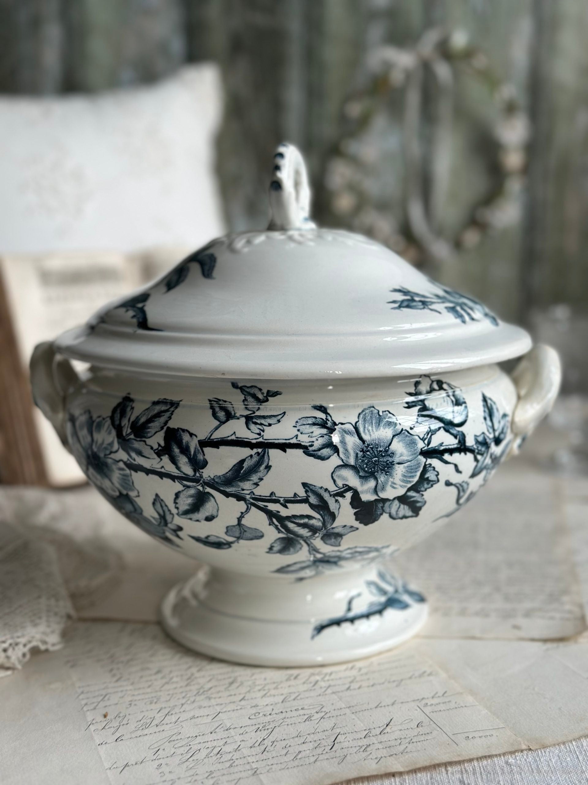 Creil and Montereau Rosa model soup tureen