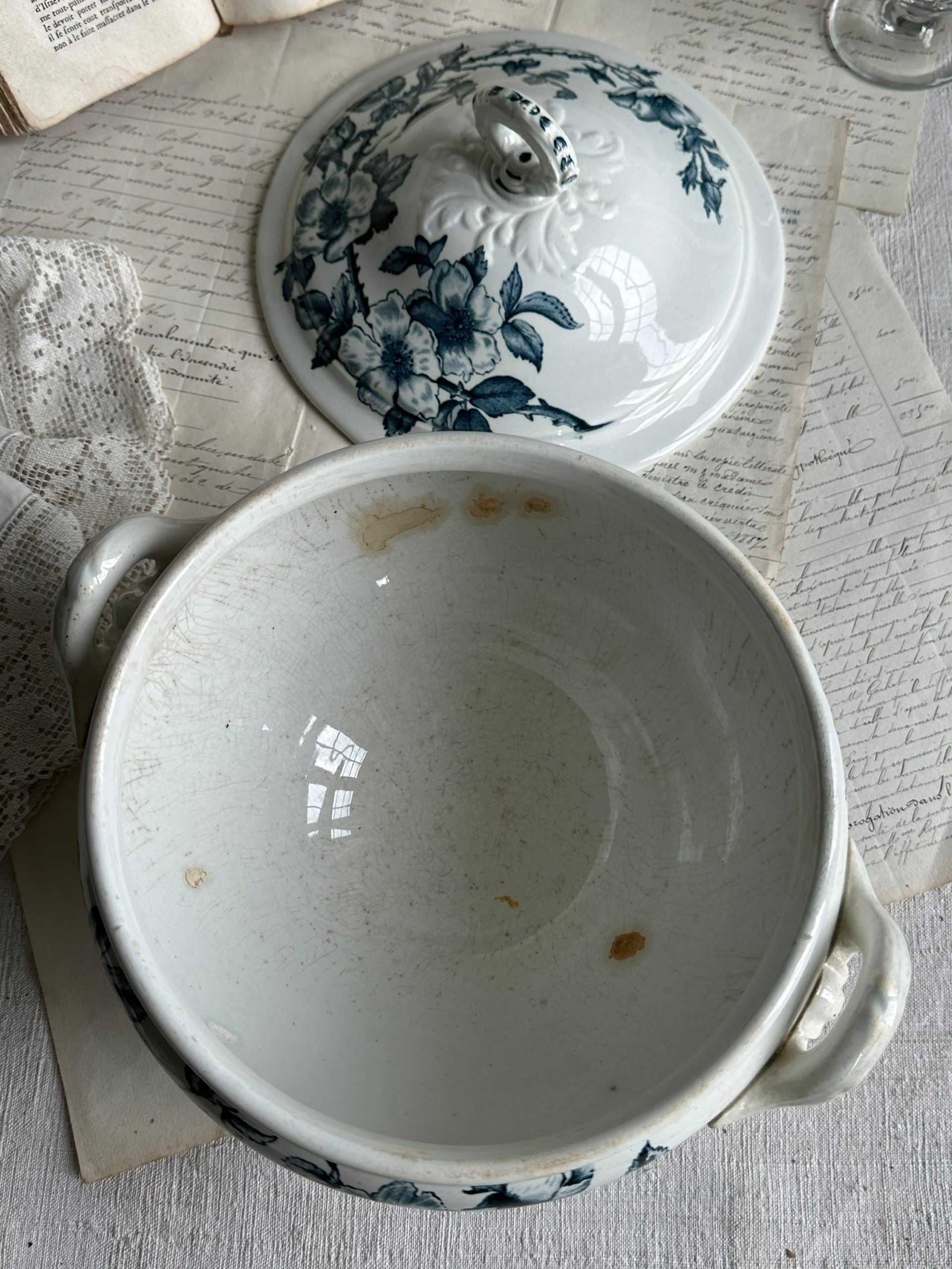Creil and Montereau Rosa model soup tureen