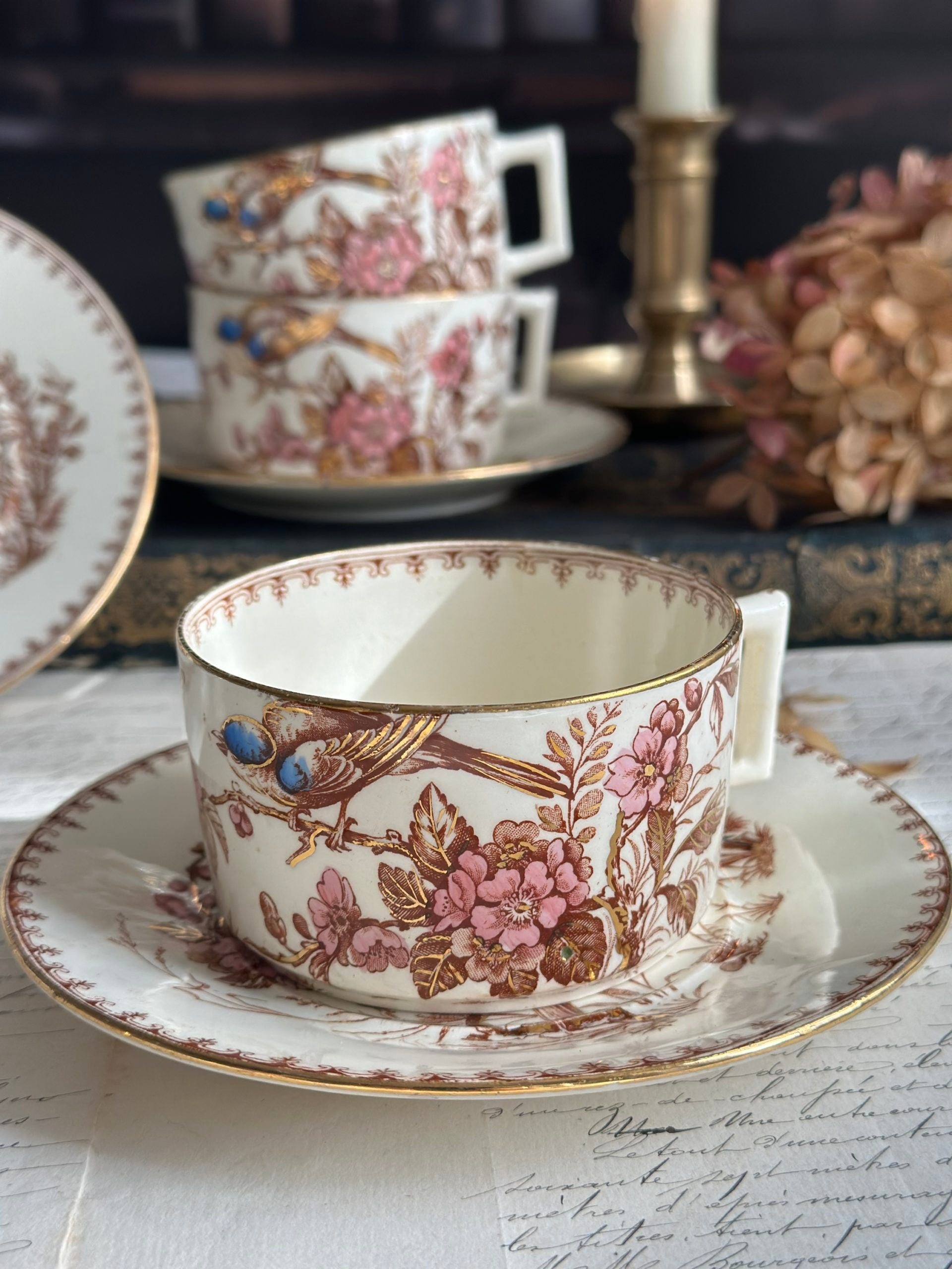 Tasse à thé terre de fer Lunéville Mésange, polychrome dorée.