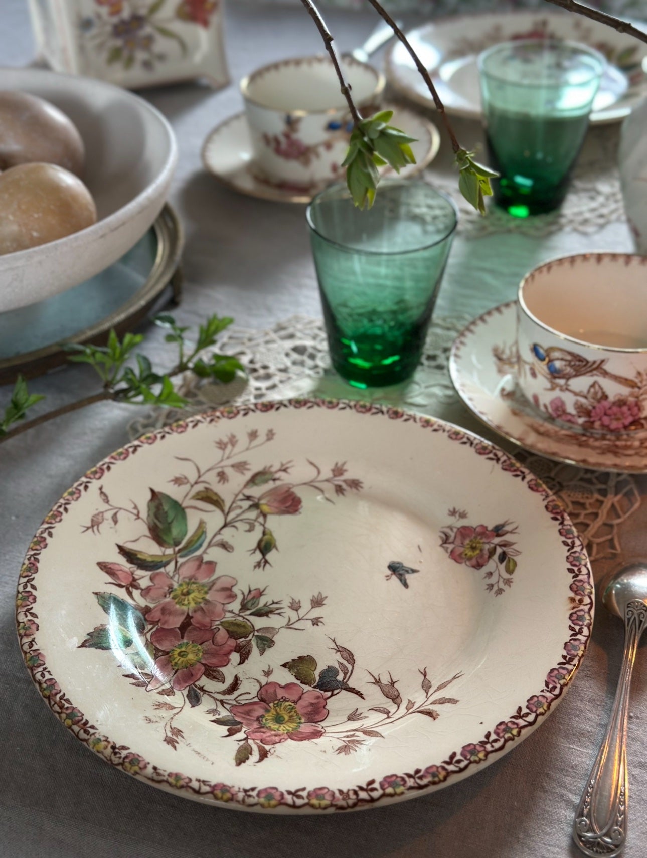 Suite de 6 verres et 2 pichets en verre