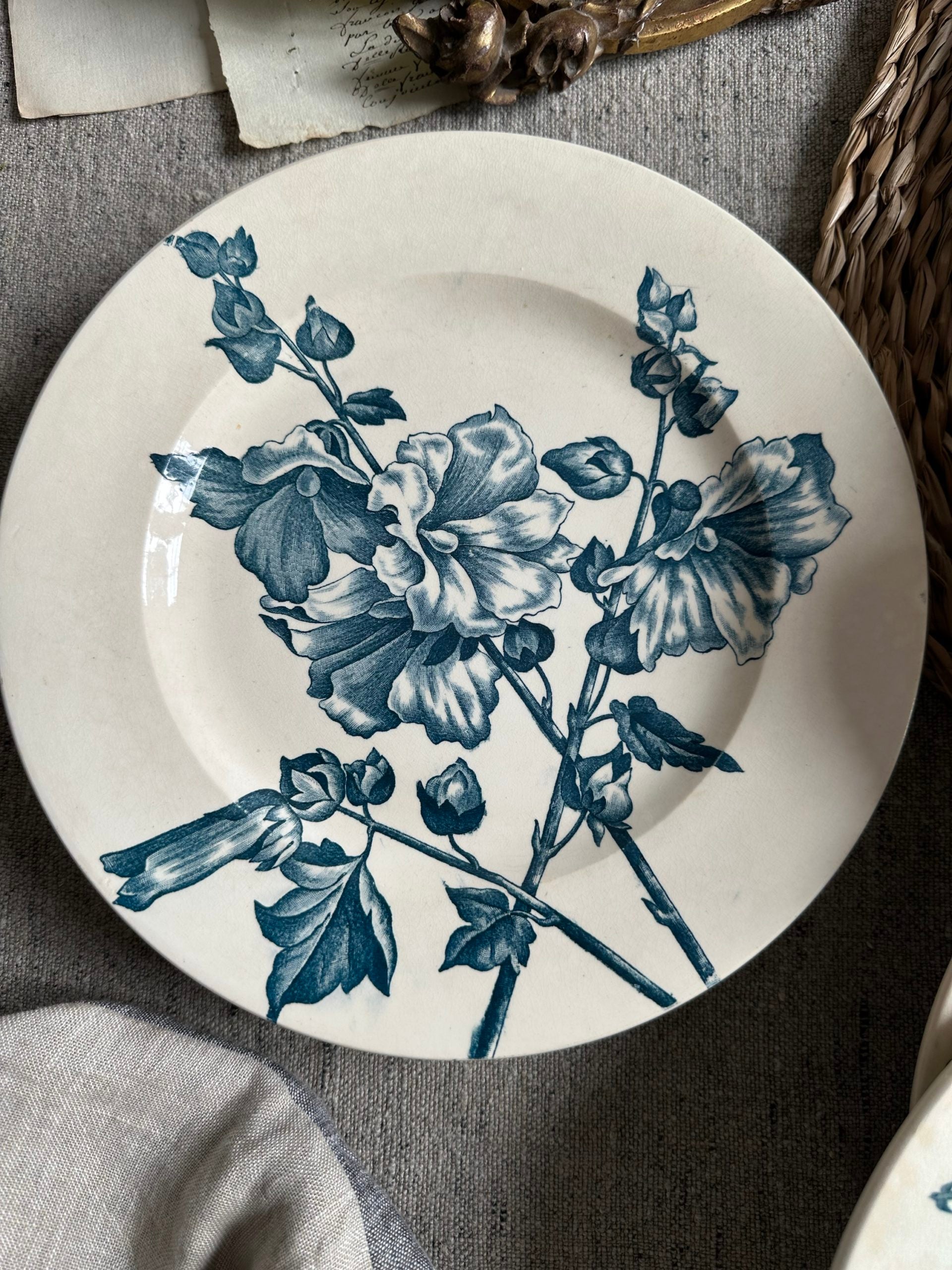 Suite de 6 assiettes plates terre de fer