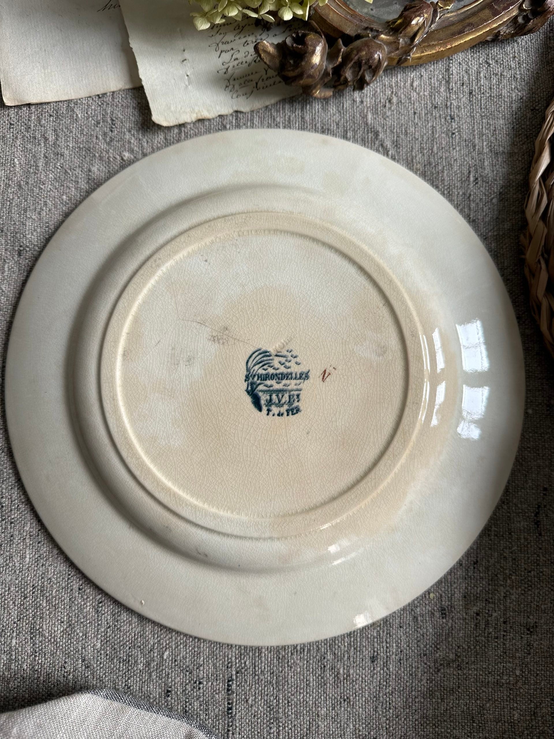 Suite de 6 assiettes plates terre de fer