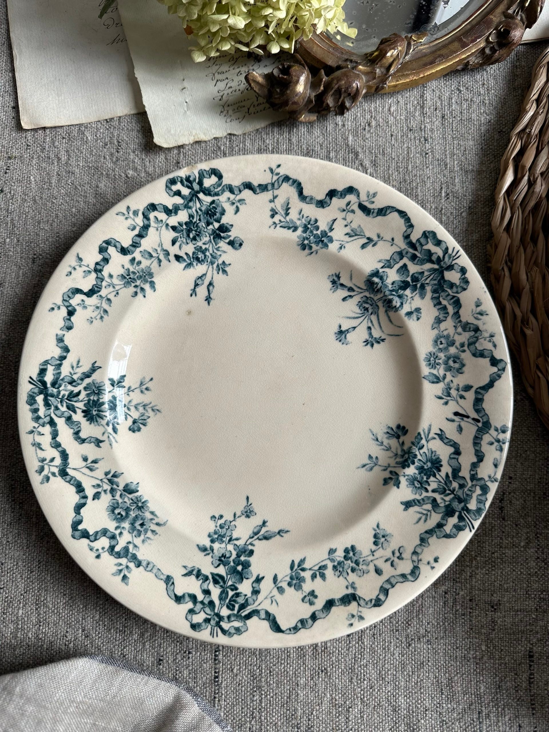 Suite de 6 assiettes plates terre de fer