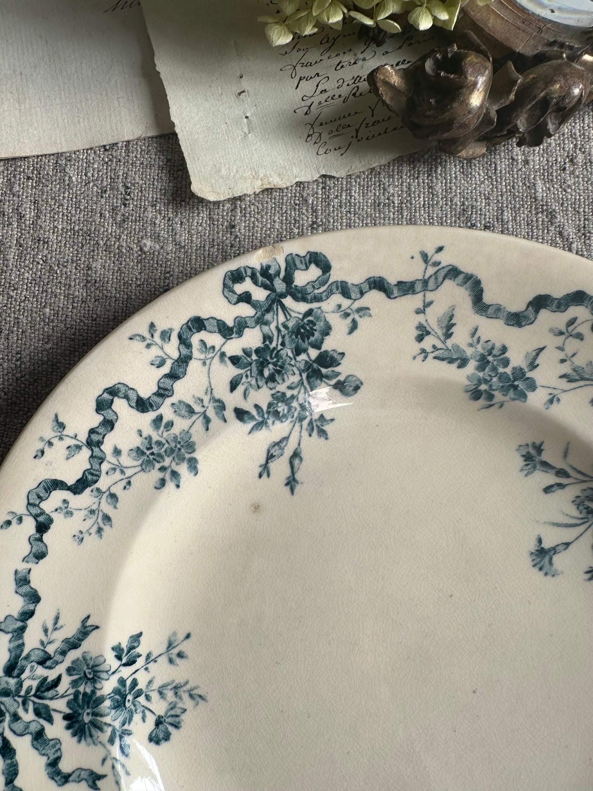 Suite de 6 assiettes plates terre de fer