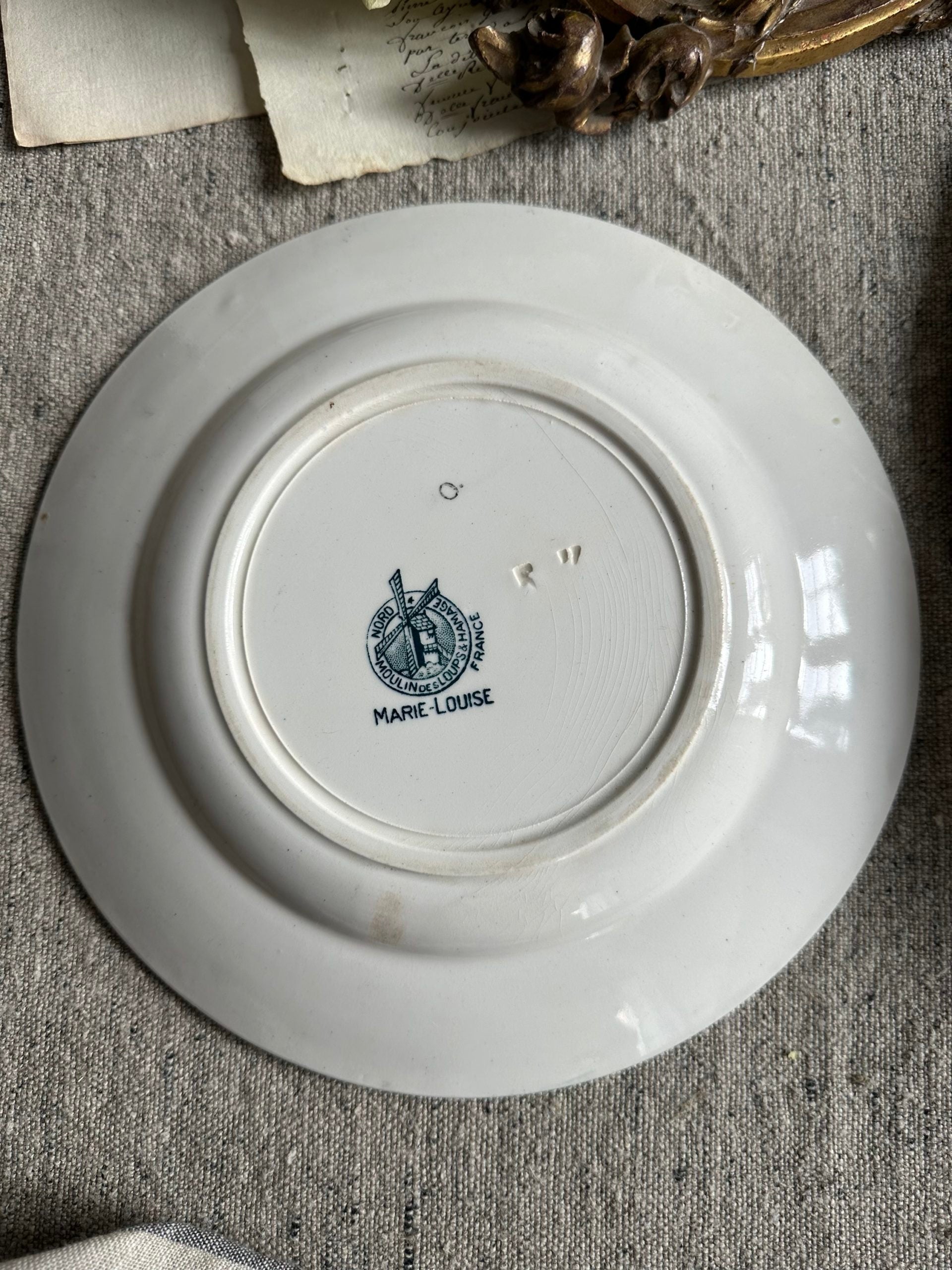 Suite de 6 assiettes plates terre de fer