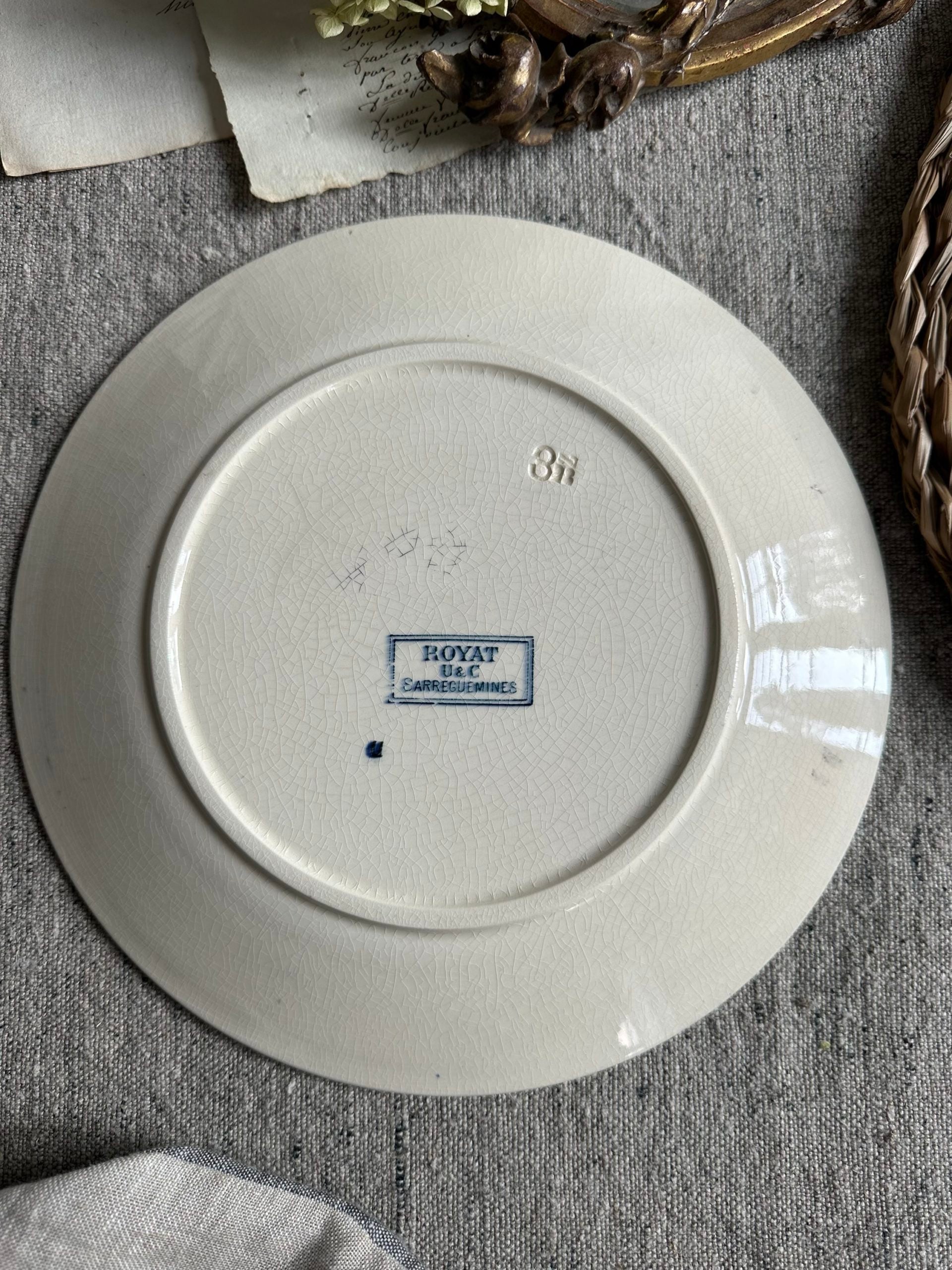 Suite de 6 assiettes plates terre de fer