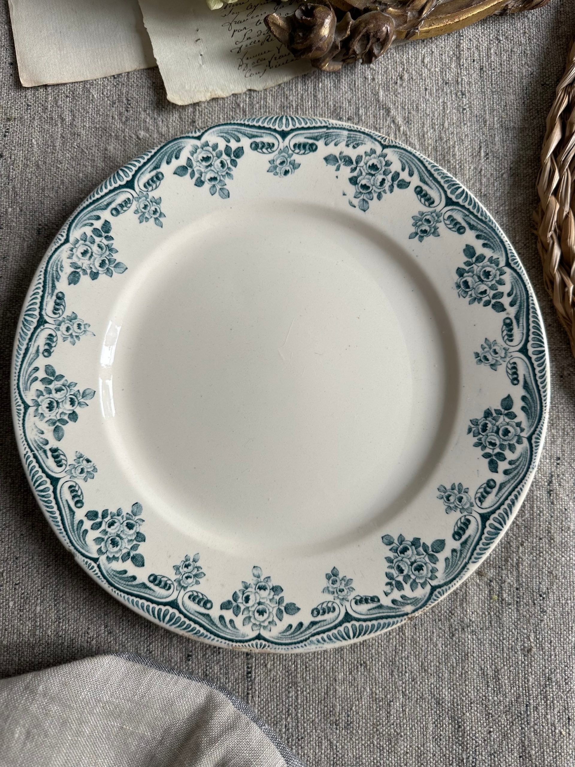 Suite de 6 assiettes plates terre de fer
