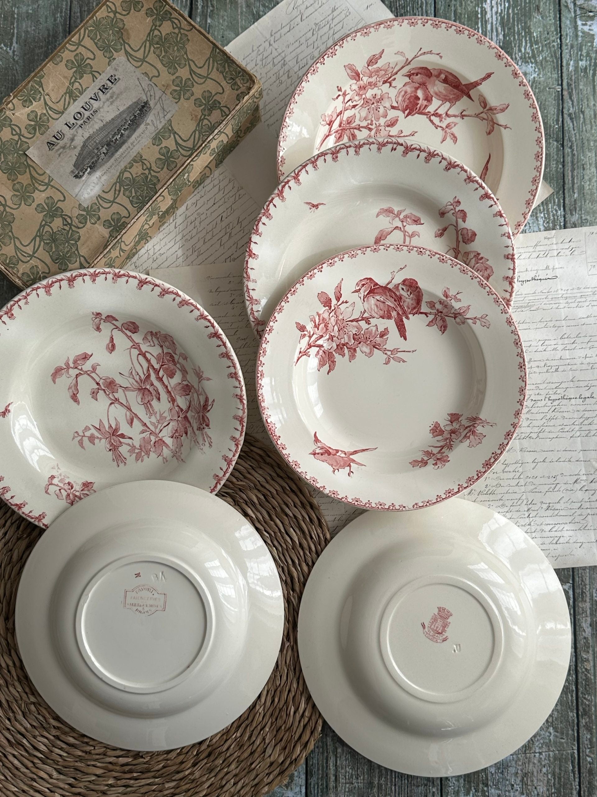 Suite de 6 assiettes creuses, Sarreguemines Favori et Gien Fushia