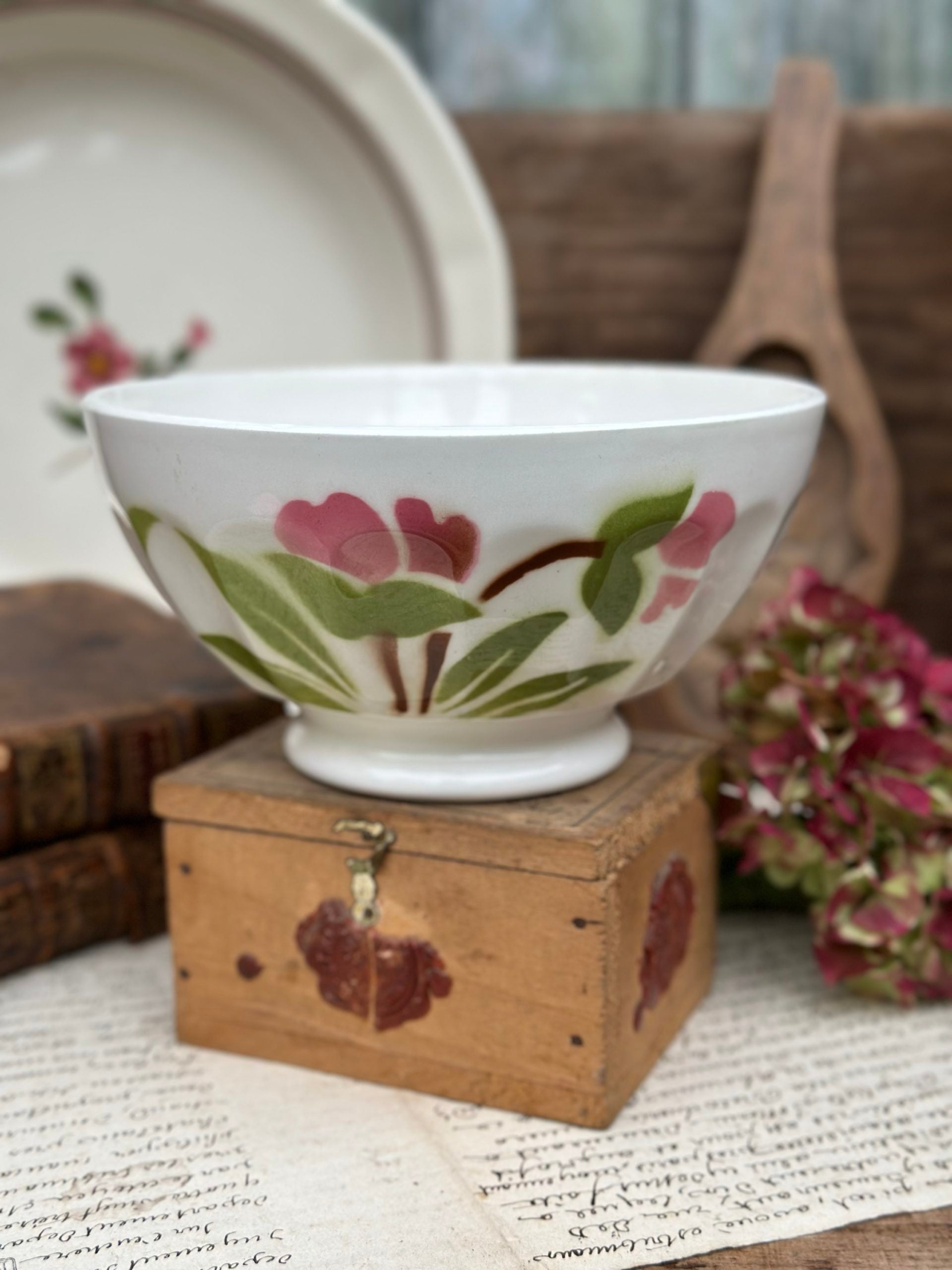 Grand bol à facettes en faïence