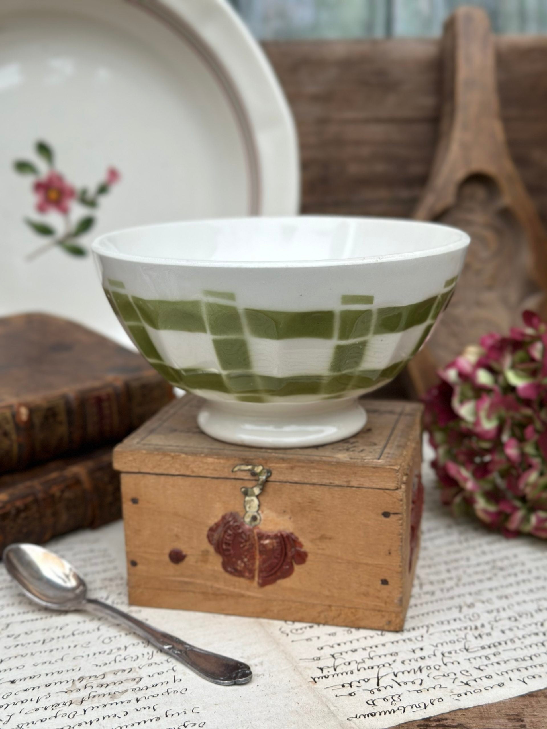 Bol vert à facettes