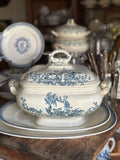 Reservé - Soupière rectangulaire BFK, soupière terre de fer Vermont, bas légumier BWM &amp; Co, saucier Choisy le roi et 6 assiettes plates dépareillées