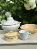 Réservé- 3 petites soupières ( Saint Uze, Gien), terrine Sarreguemines, tasse bistro, pot à lait Saint Uze, 2 mini marmites Saint Uze, assiette égouttoir