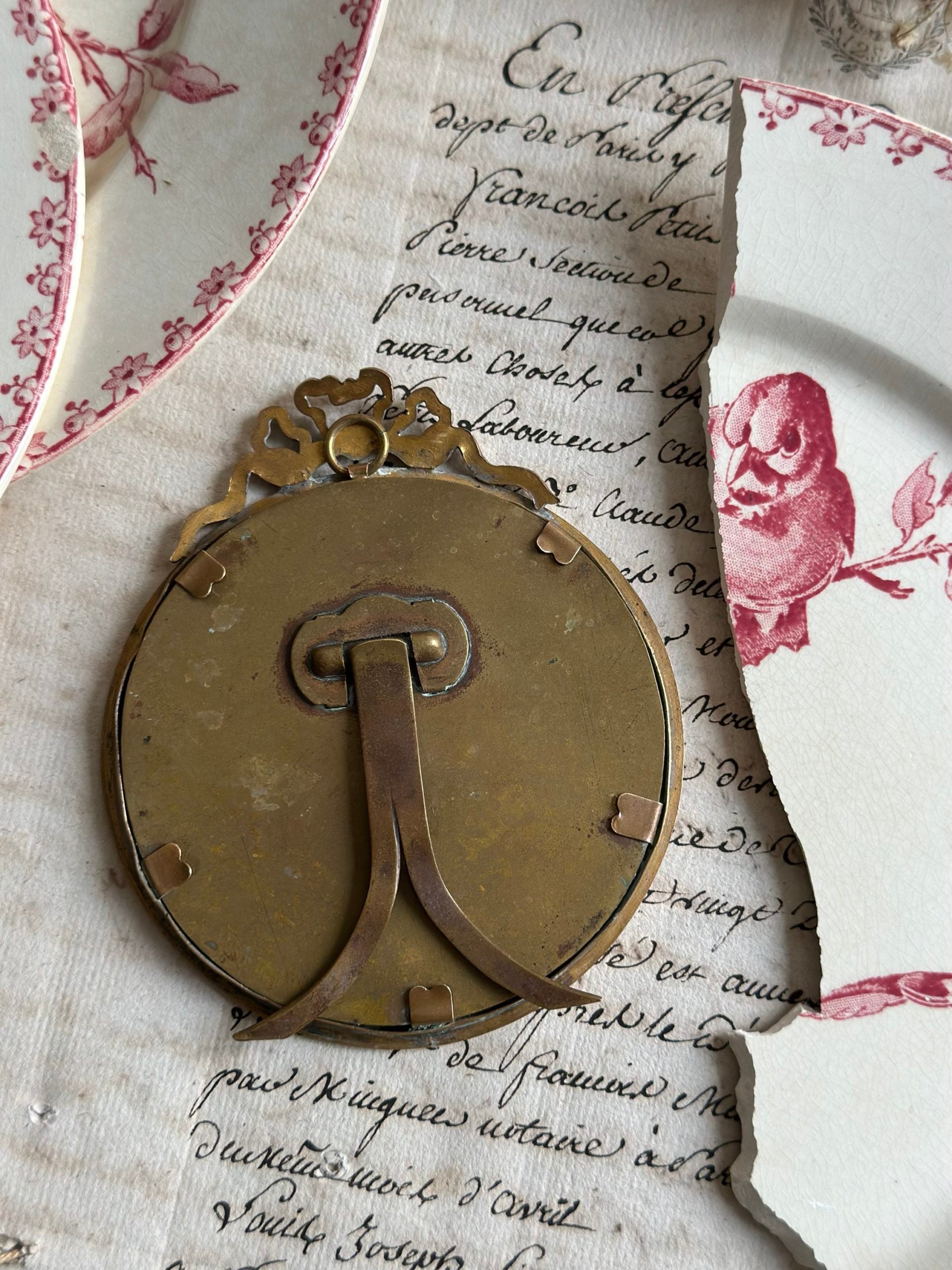 Cadre ancien en bronze et  motif terre de fer Favori Sarreguemines