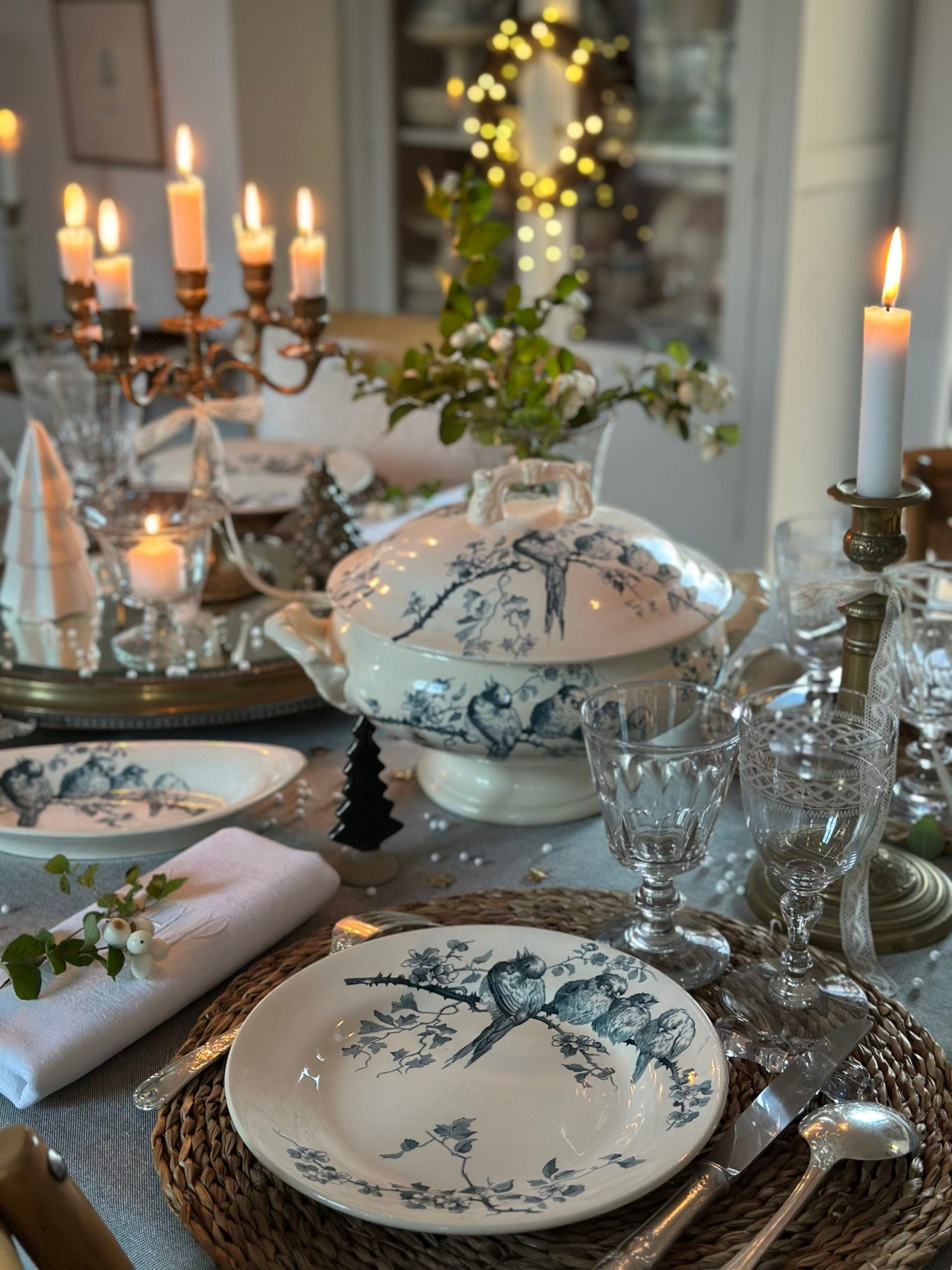 Assiette plate terre de fer E. M.Cie modèle Pierrettes