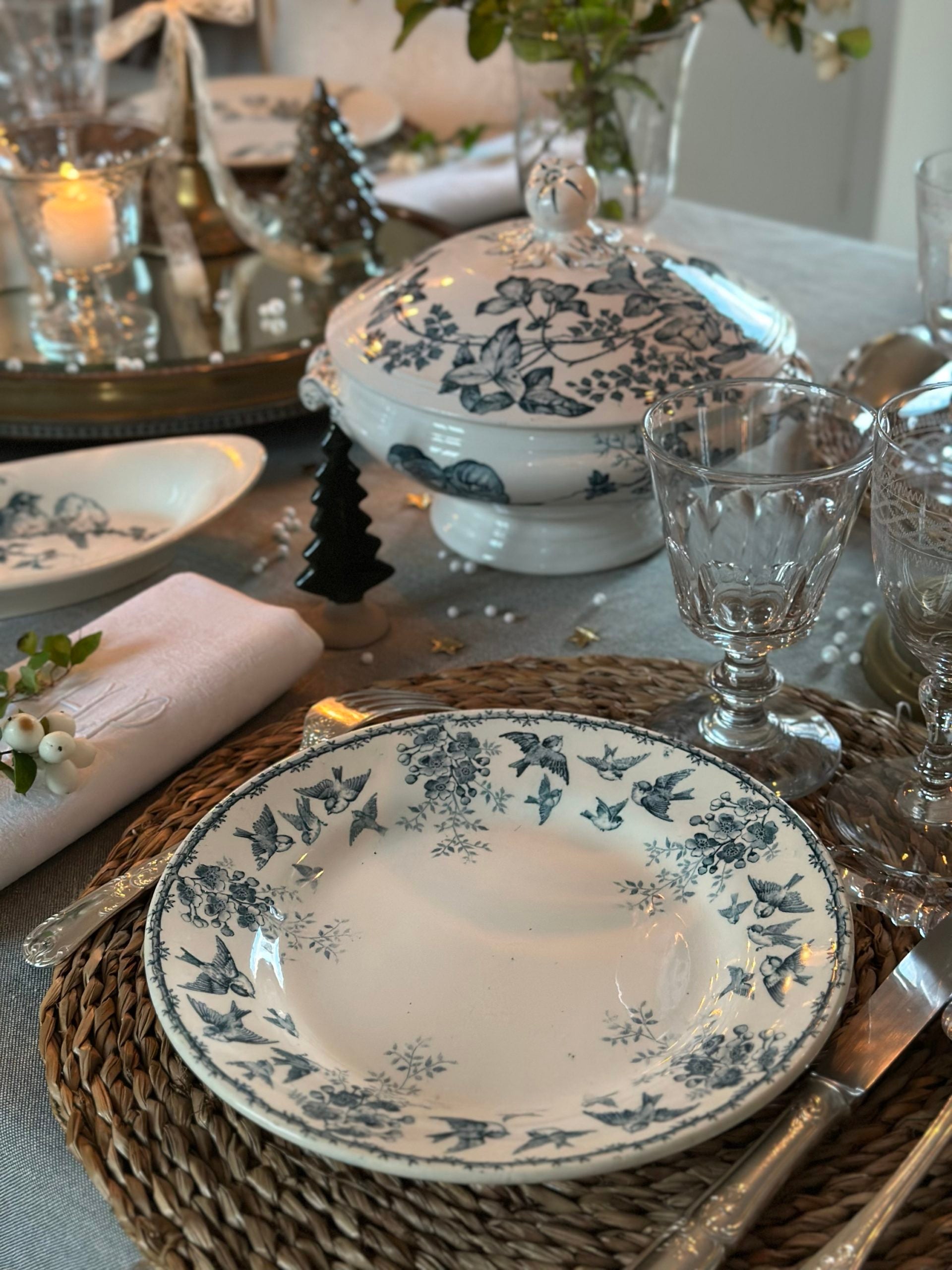 Assiette plate Choisy le Roi modèle Montigny