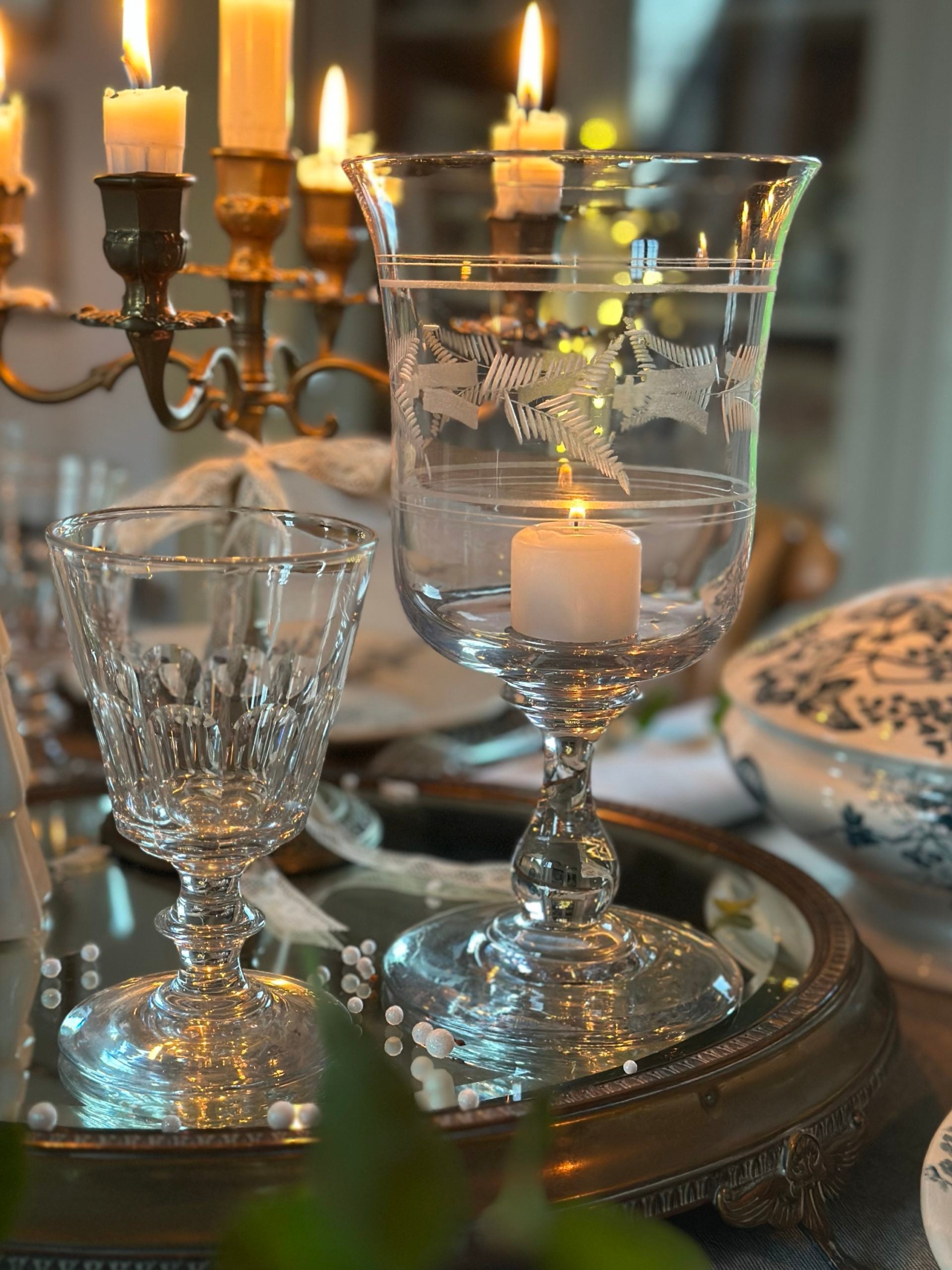 Très grande coupe / vase / photophore en verre gravé, soufflé bouche, XIXème