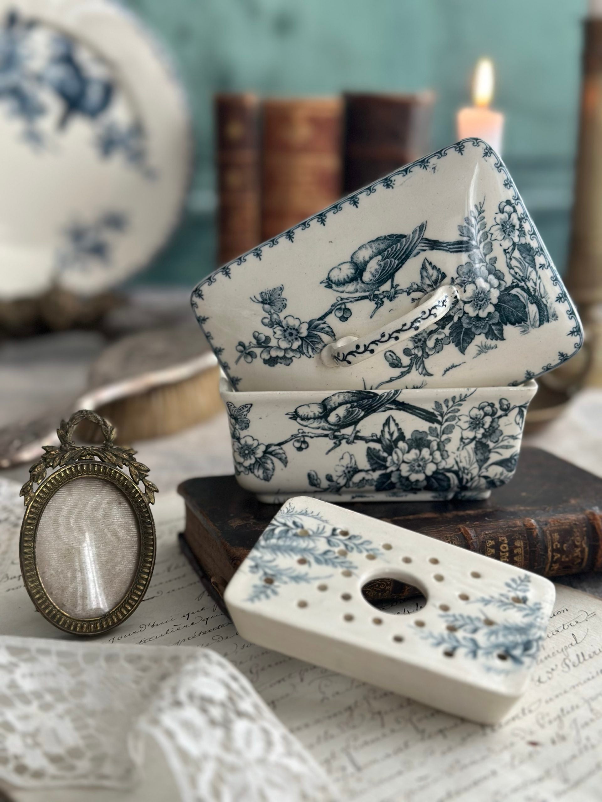 Lunéville Mésange model soap dish