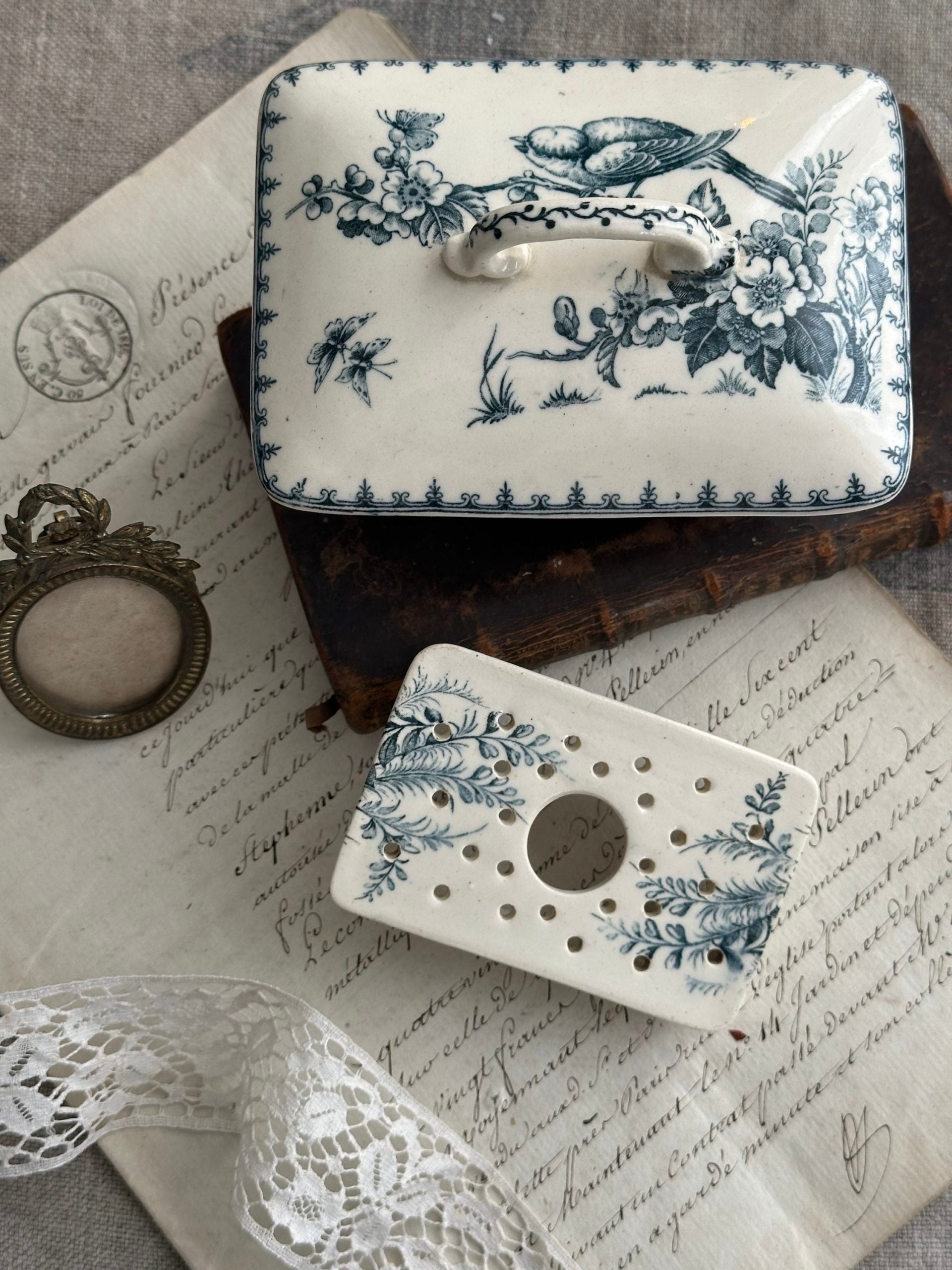 Lunéville Mésange model soap dish