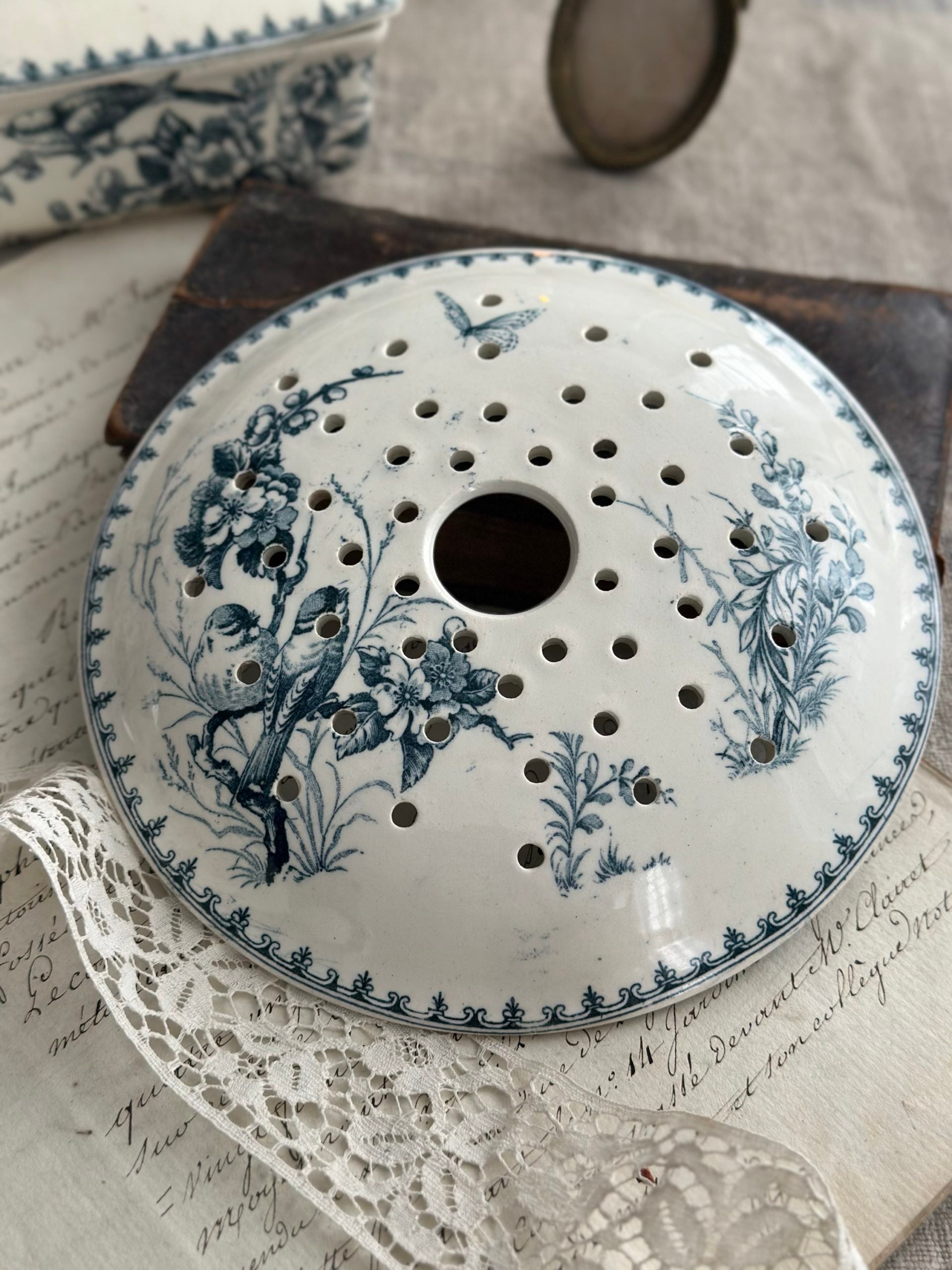 Lunéville sponge holder, Mésange model (upper part)