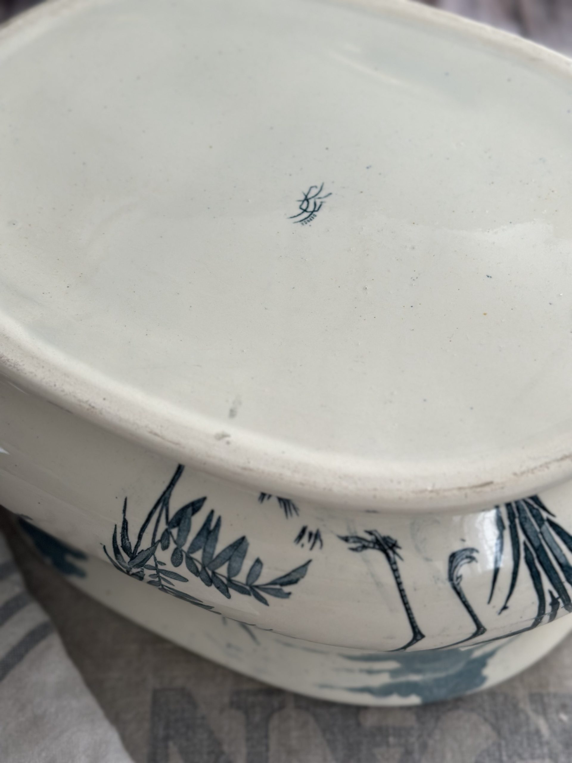EXCEPTIONAL PIECE, very large Lunéville "Birds of the Marsh" cooling pond - 19th century
