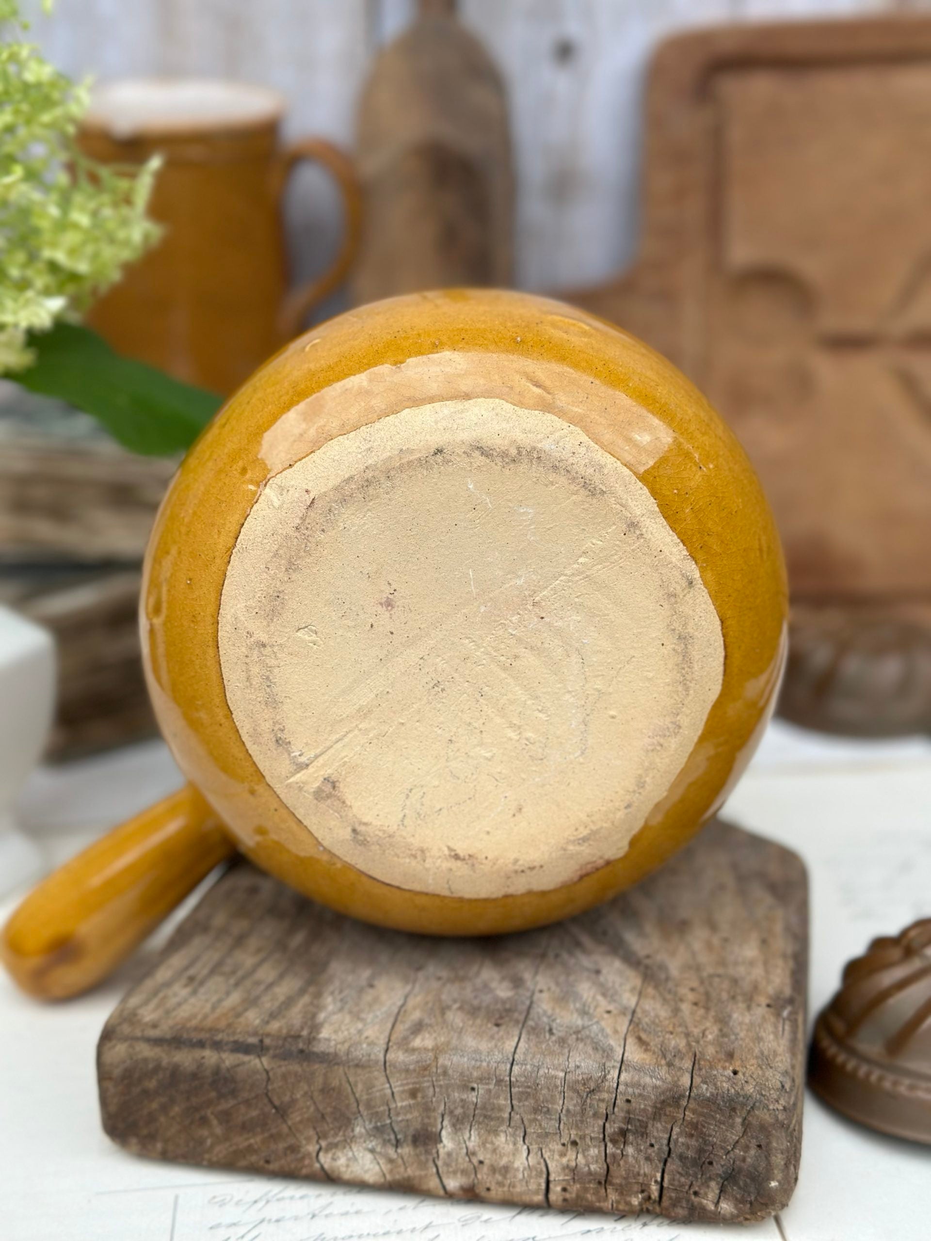 Glazed stoneware fondue pot/pan