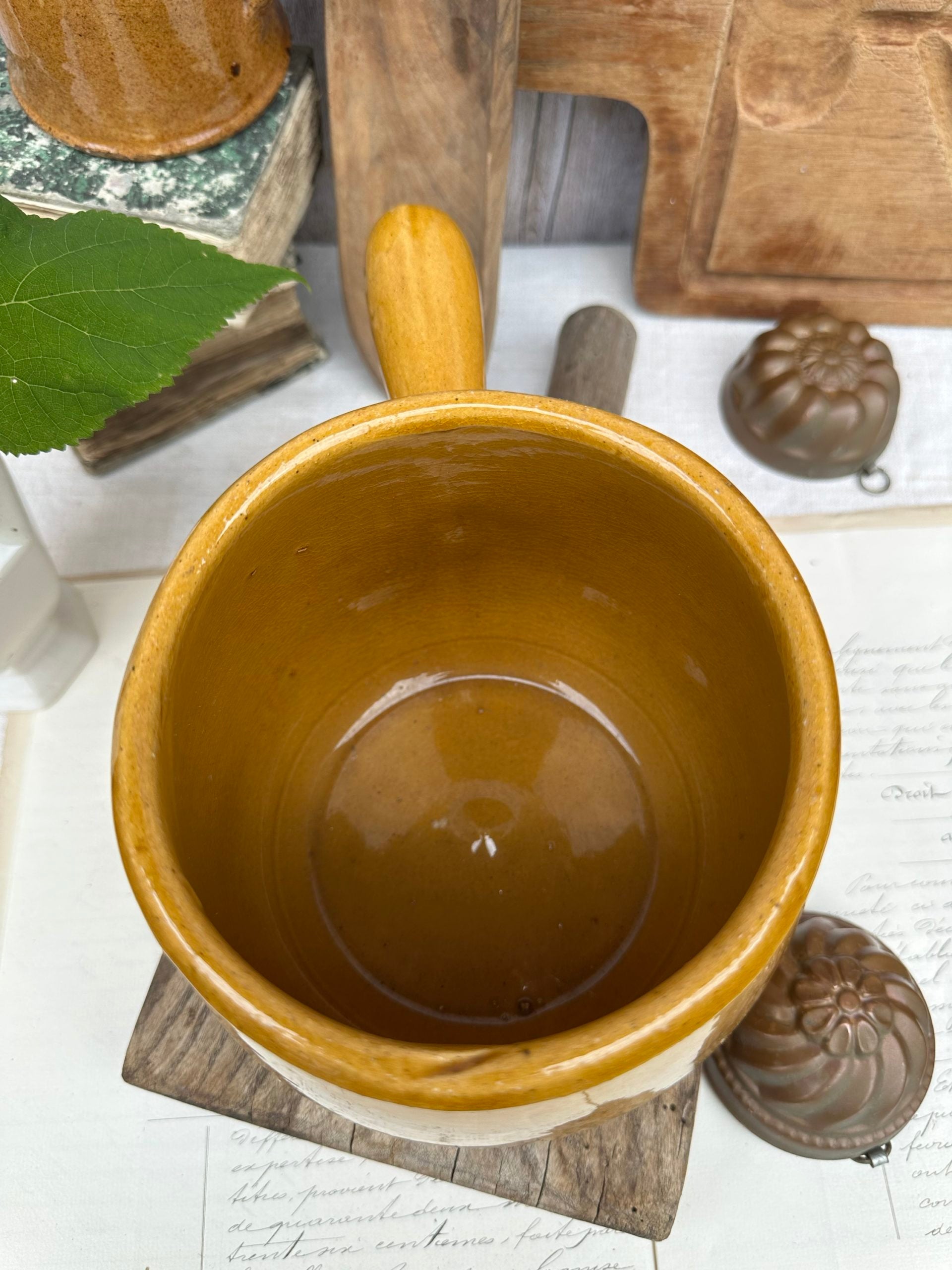 Glazed stoneware fondue pot/pan