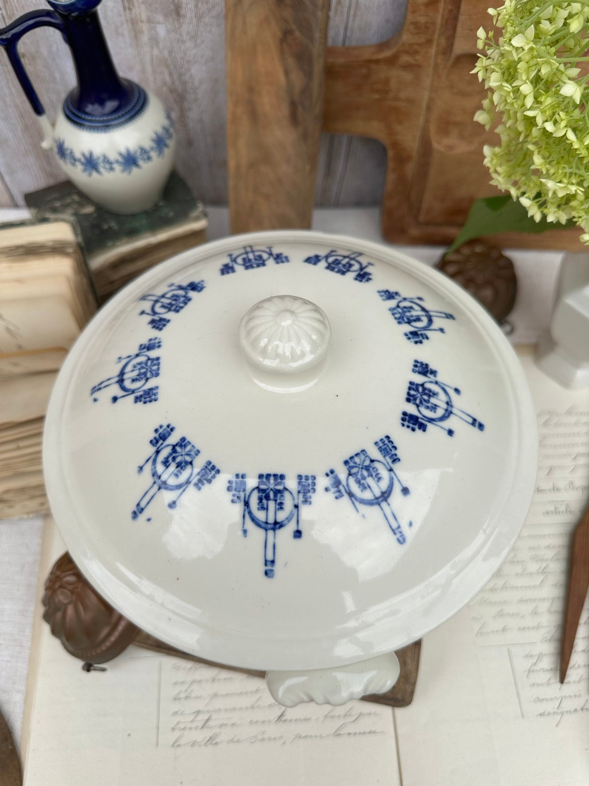Large St Uze tureen