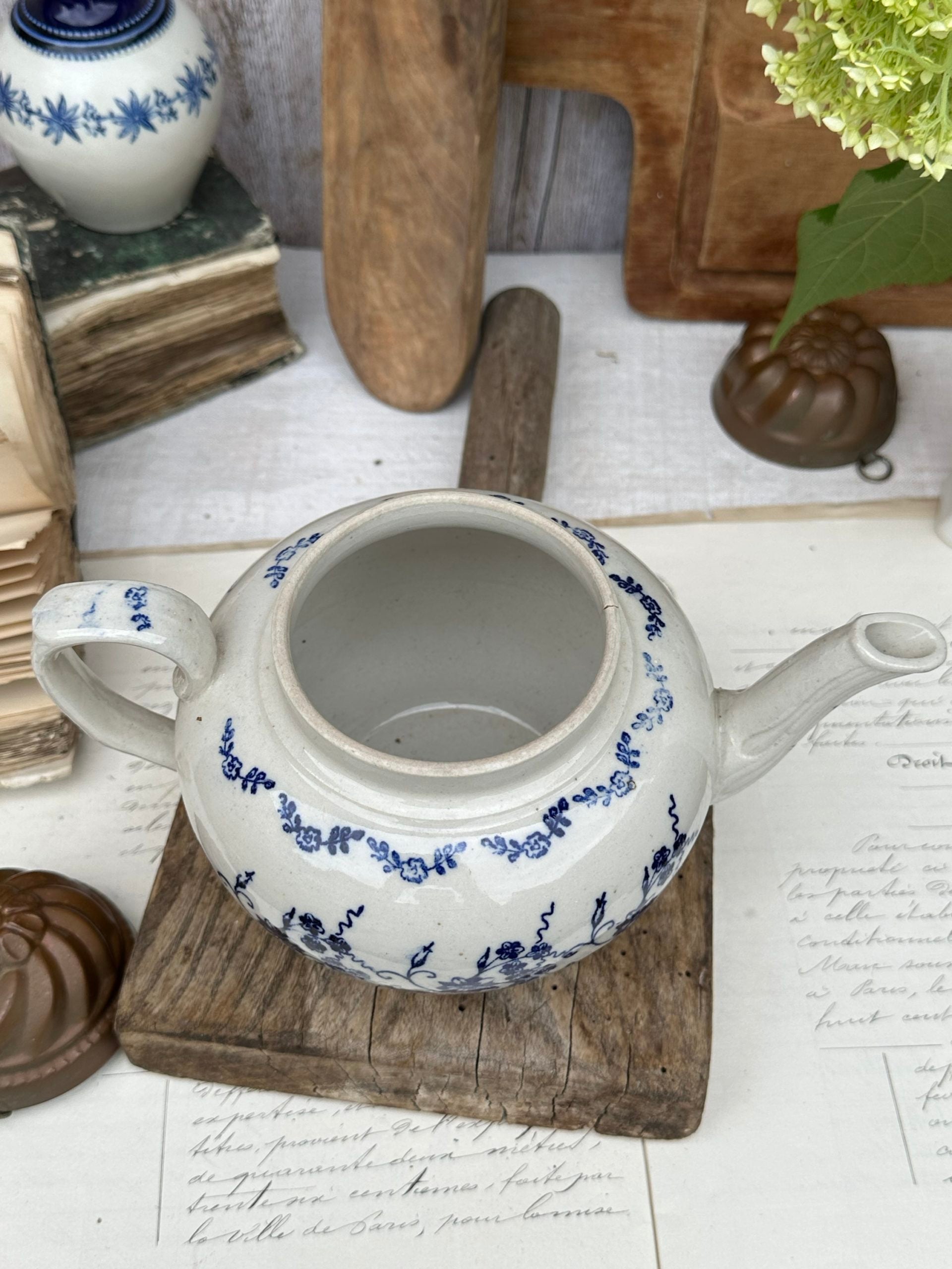 St. Uze Teapot