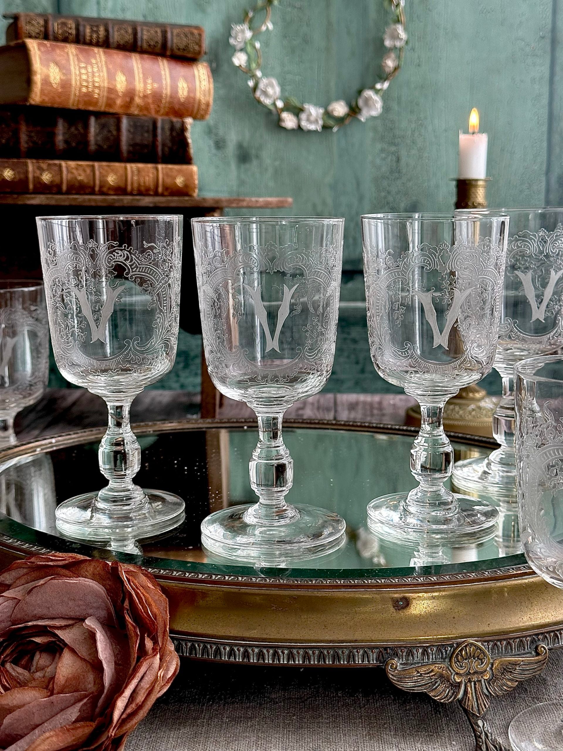 Exceptional set of 6 red wine/water glasses in Baccarat crystal engraved with the initial V