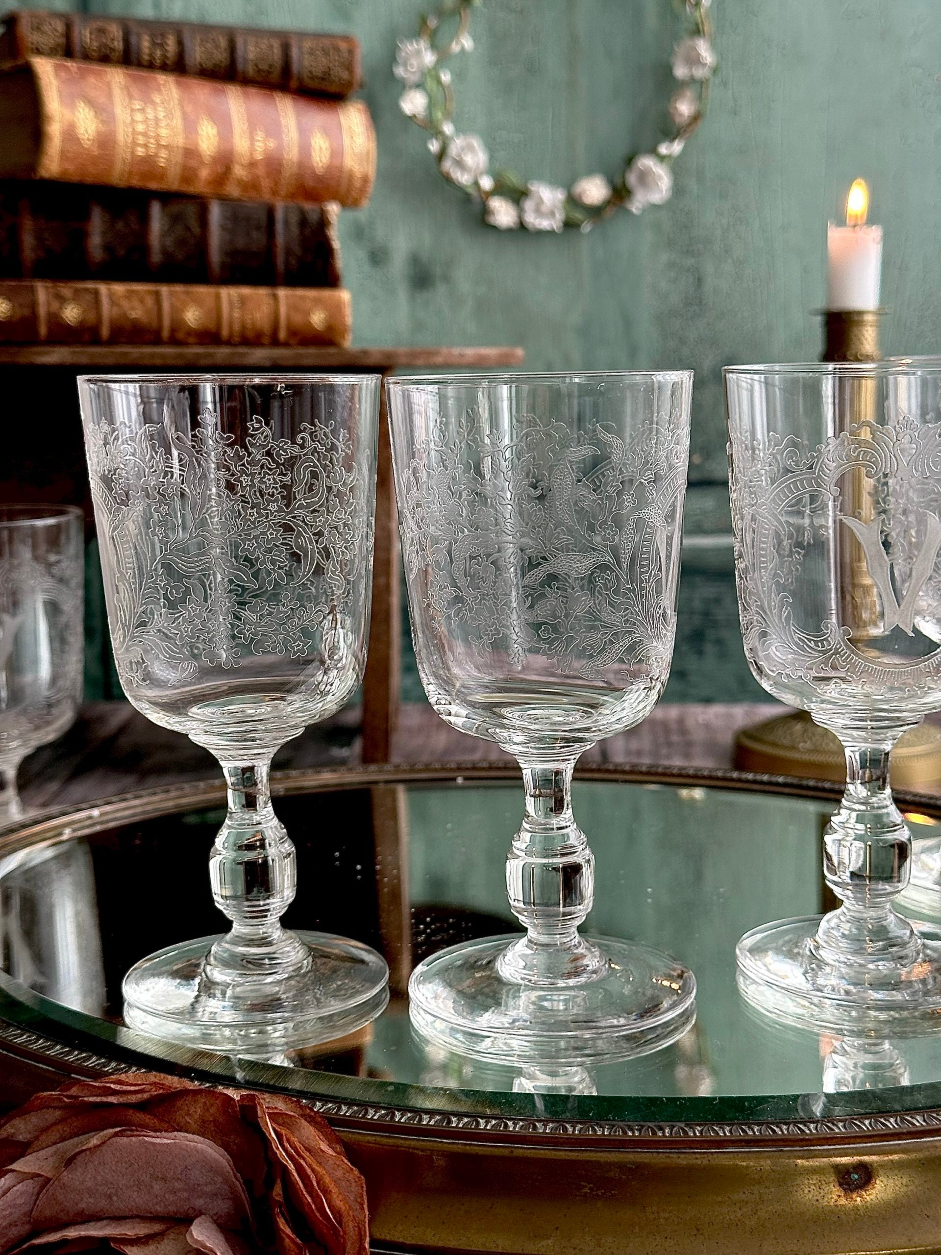 Exceptional set of 6 red wine/water glasses in Baccarat crystal engraved with the initial V
