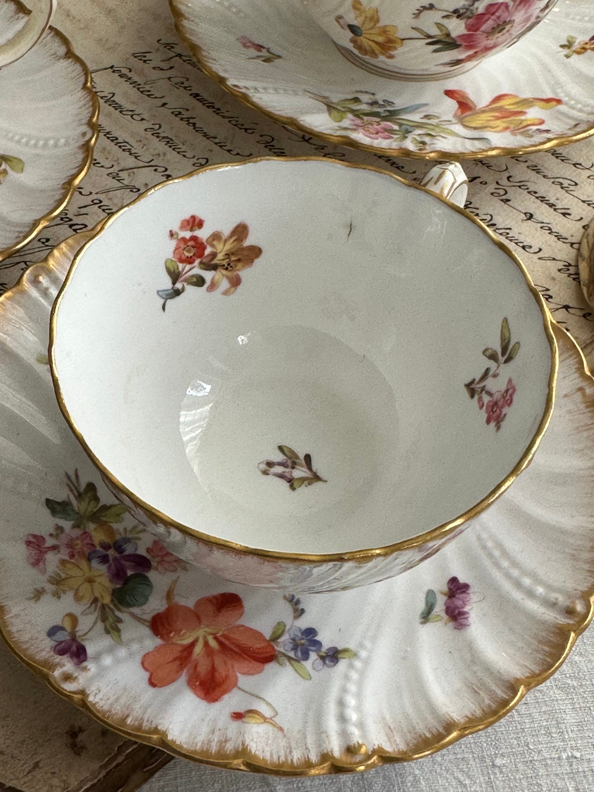 Ensemble de 4 tasses et sous-tasses en porcelaine Sarreguemines, XIXème