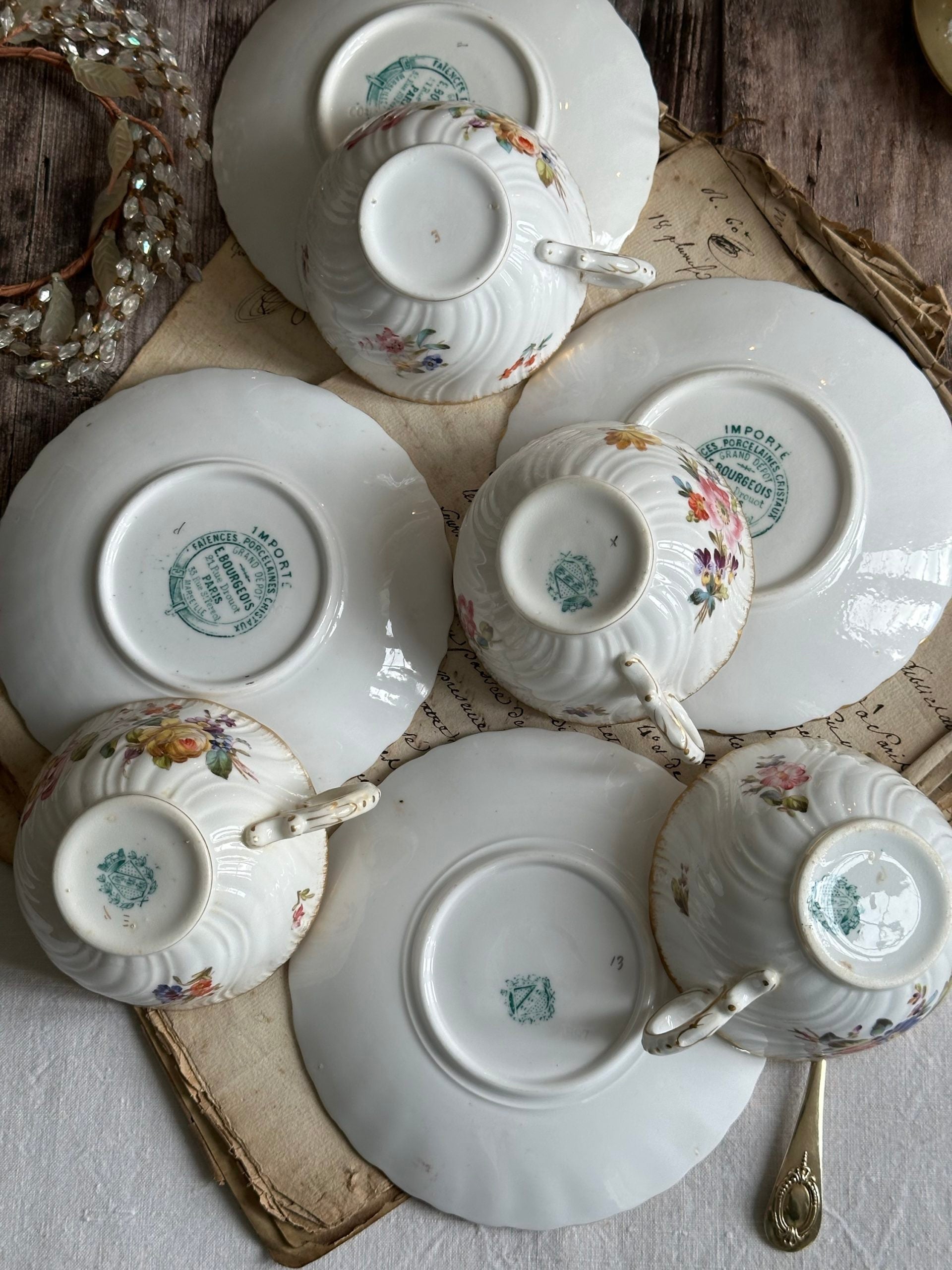 Ensemble de 4 tasses et sous-tasses en porcelaine Sarreguemines, XIXème